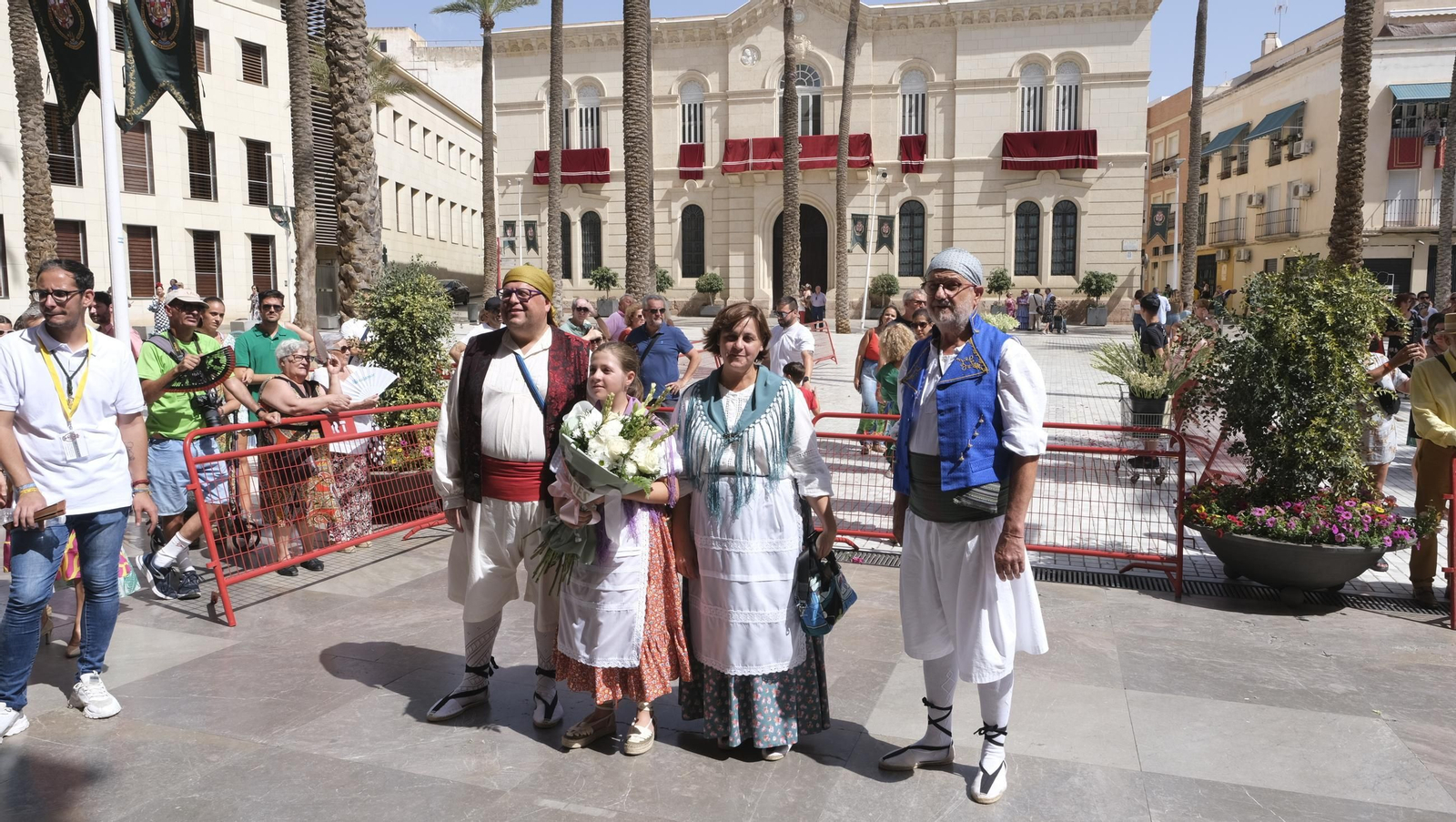 Ofrenda floral a la Virgen del Mar en la Feria de Almería 2024, en imágenes