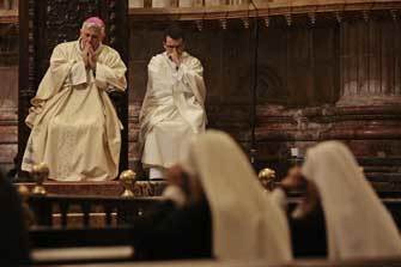 El Cabildo celebró ayer una función presidida por el obispo, Rafael Zornoza. /Fito Carreto