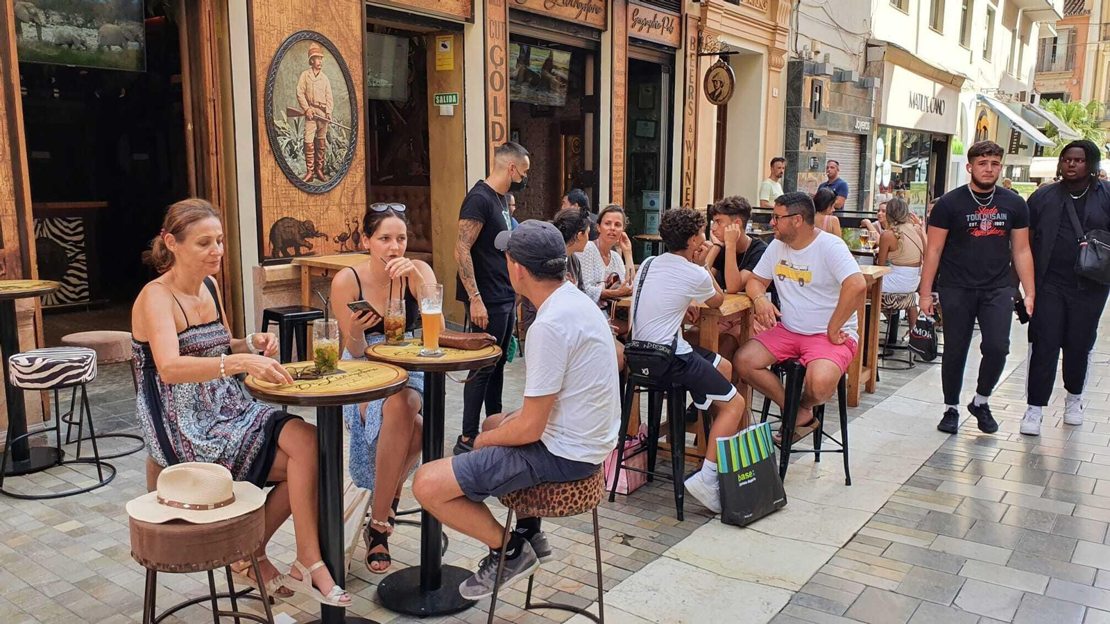 Una terraza llena en el centro de Málaga.