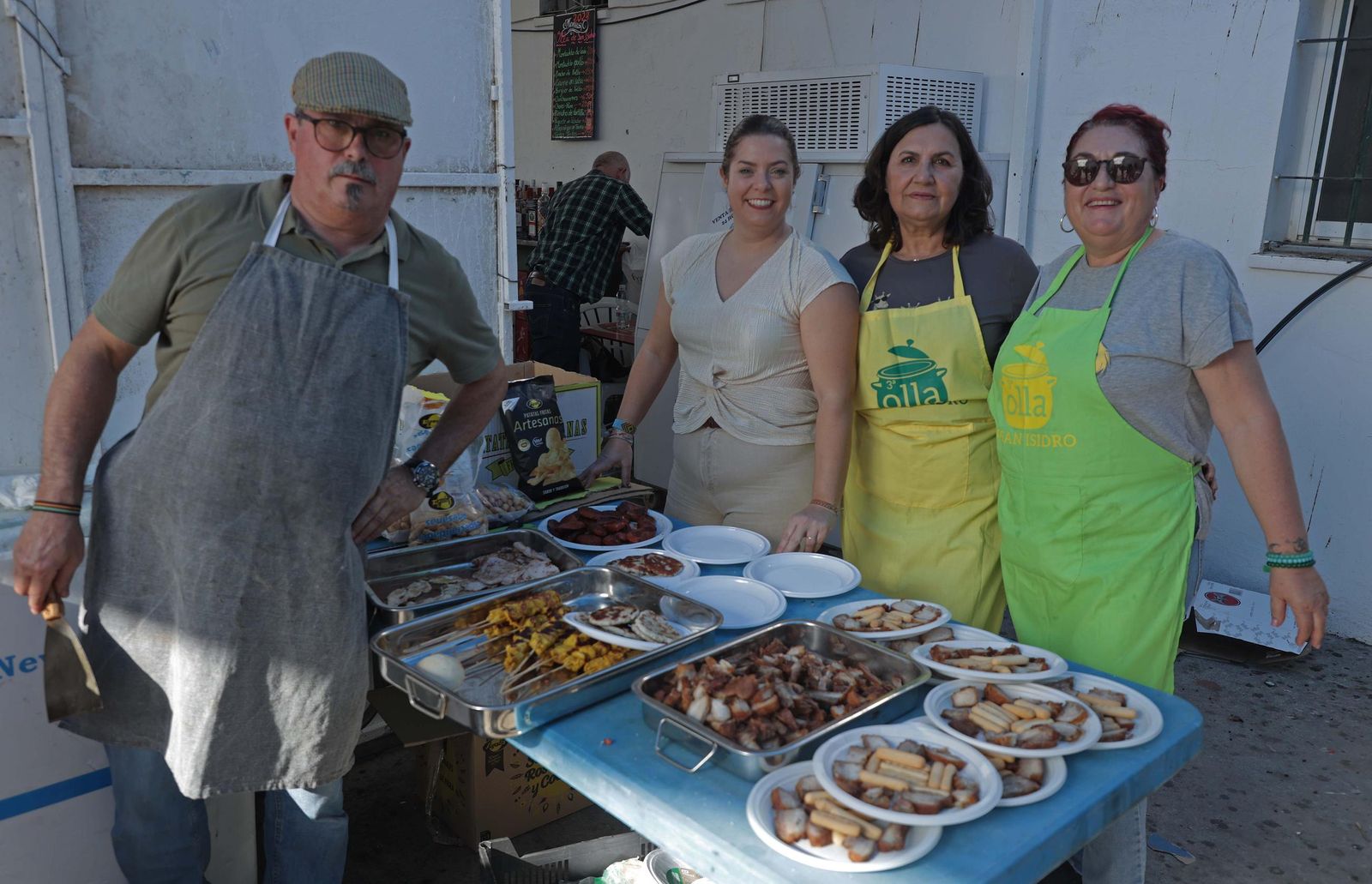Búscate en las fotos de la Olla de San Isidro en Los Barrios .