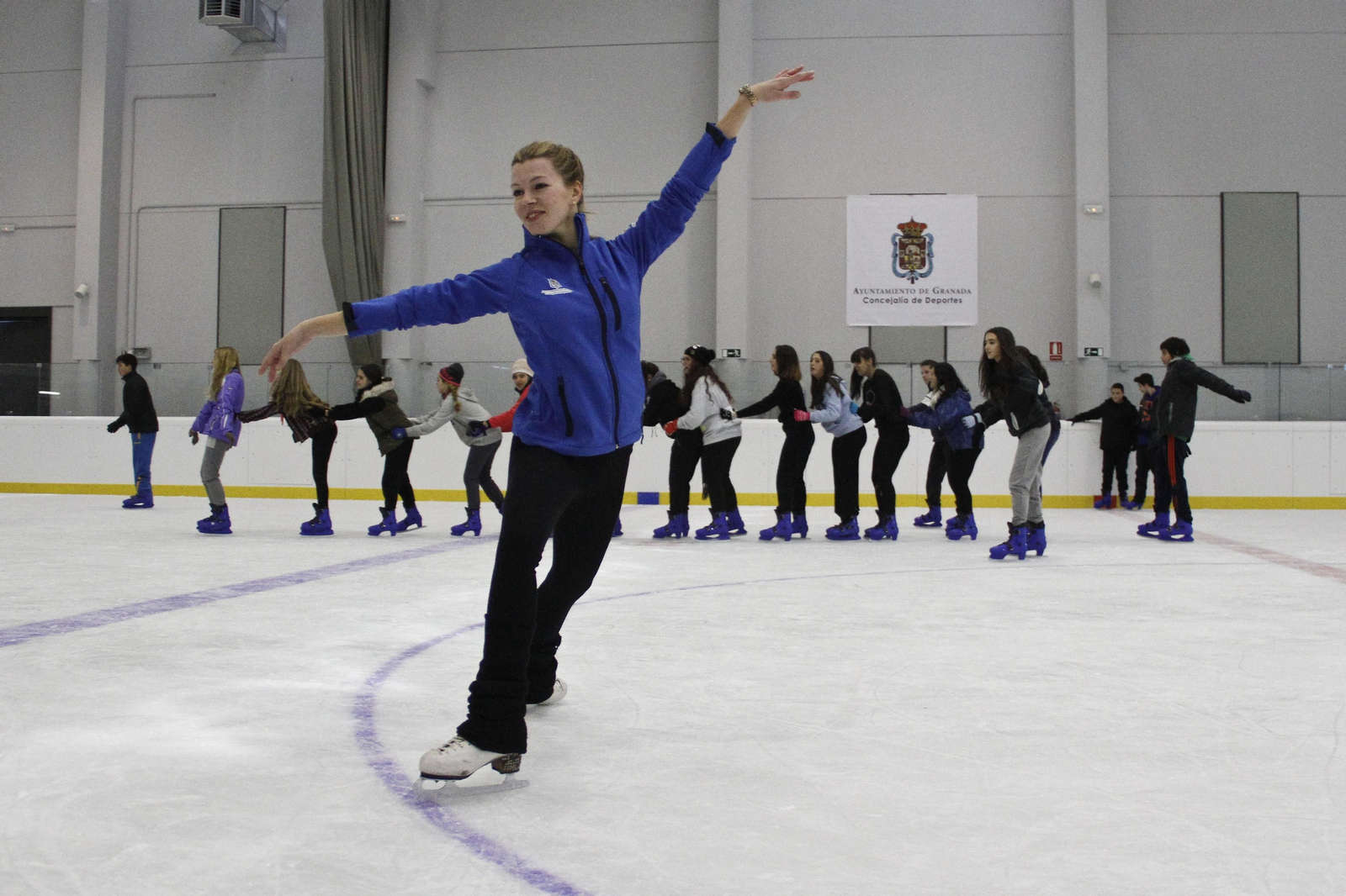 Foto de archivo de la pista de hielo del pabellón.