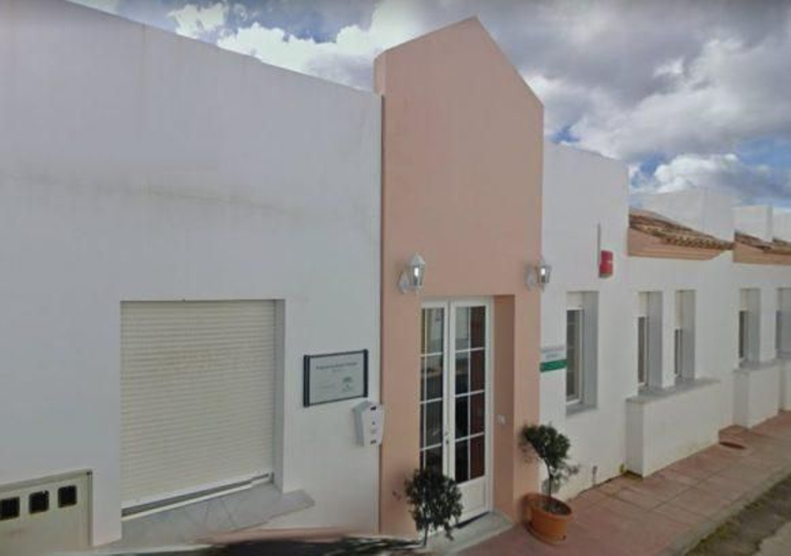 Fondón alerta del positivo de una usuaria de la residencia municipal hospitalizada en el Poniente