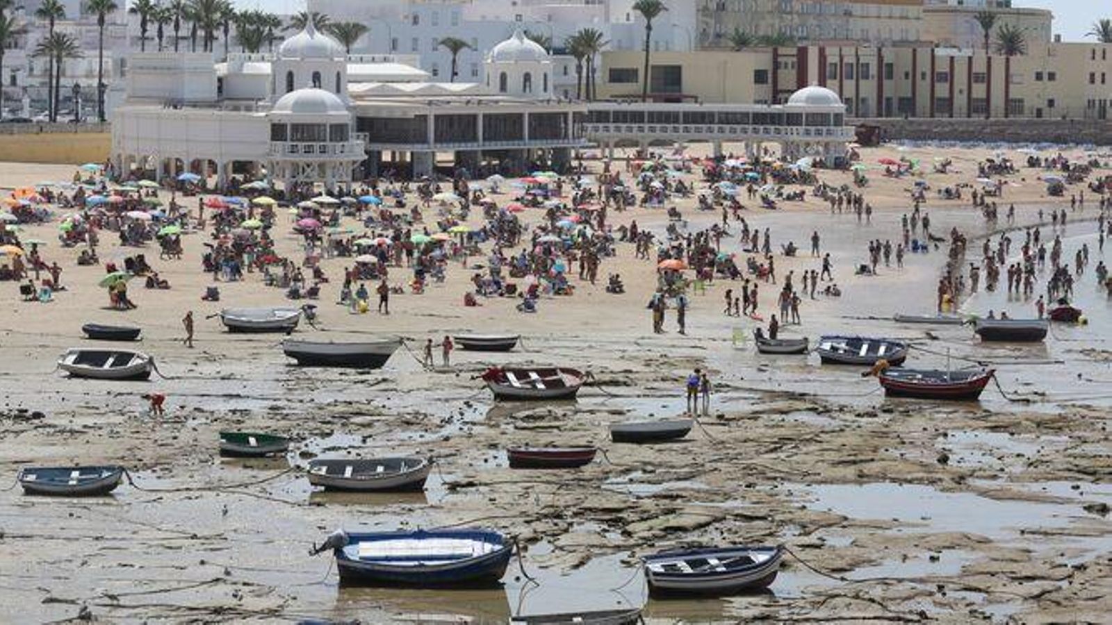 La playa de La Caleta en Cádiz.