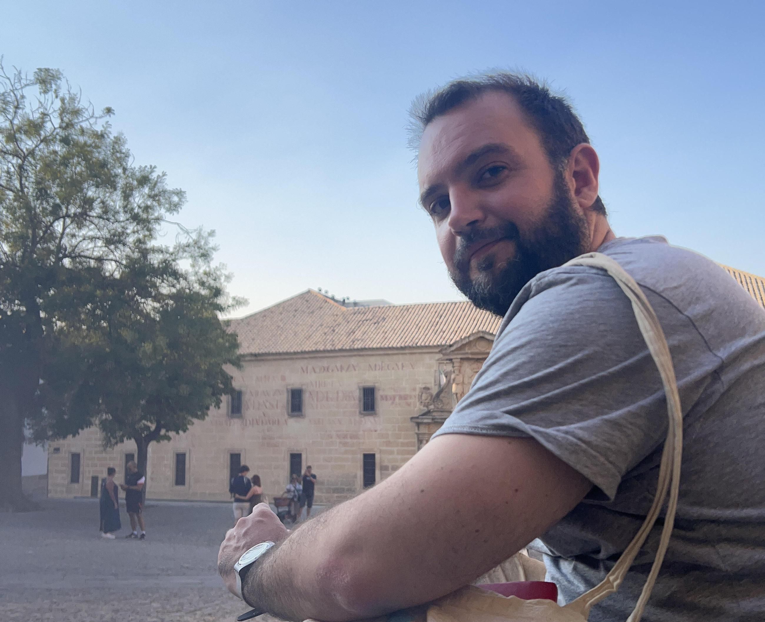 Fernando Camacho, poeta: "La belleza es aquello que proporciona felicidad"
