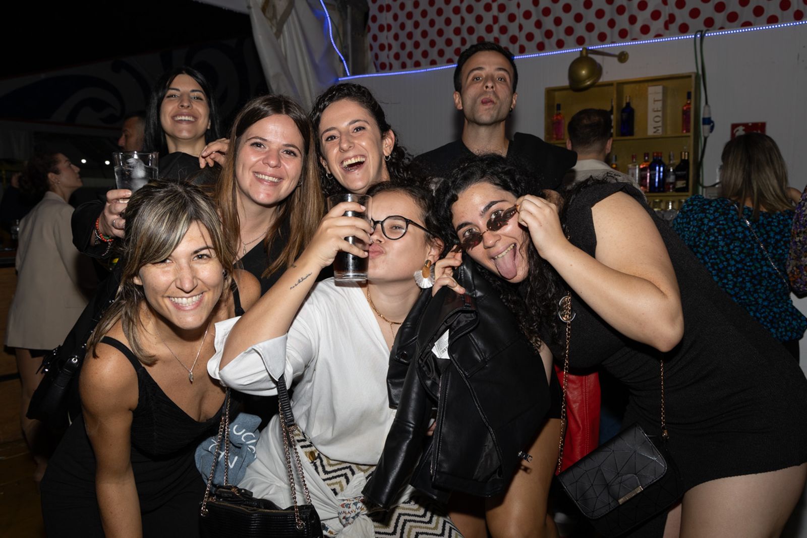 Feria de noche de San Lucas, Concierto de La Plazuela y La Mona Chita Rock, en imágenes