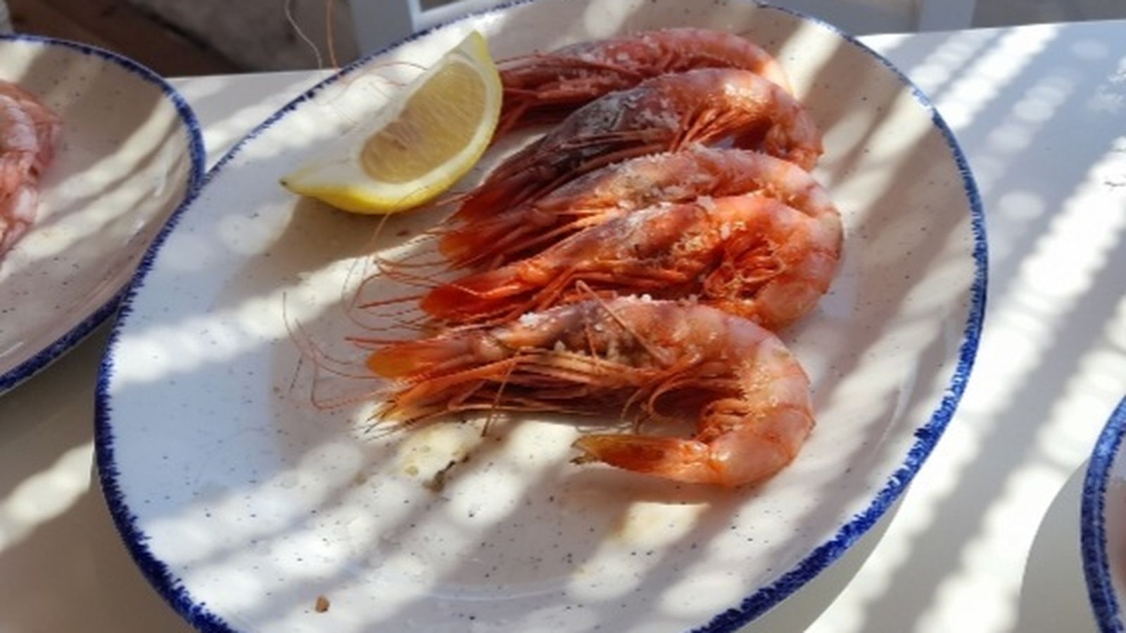 Gambas rojas en El Mirlo