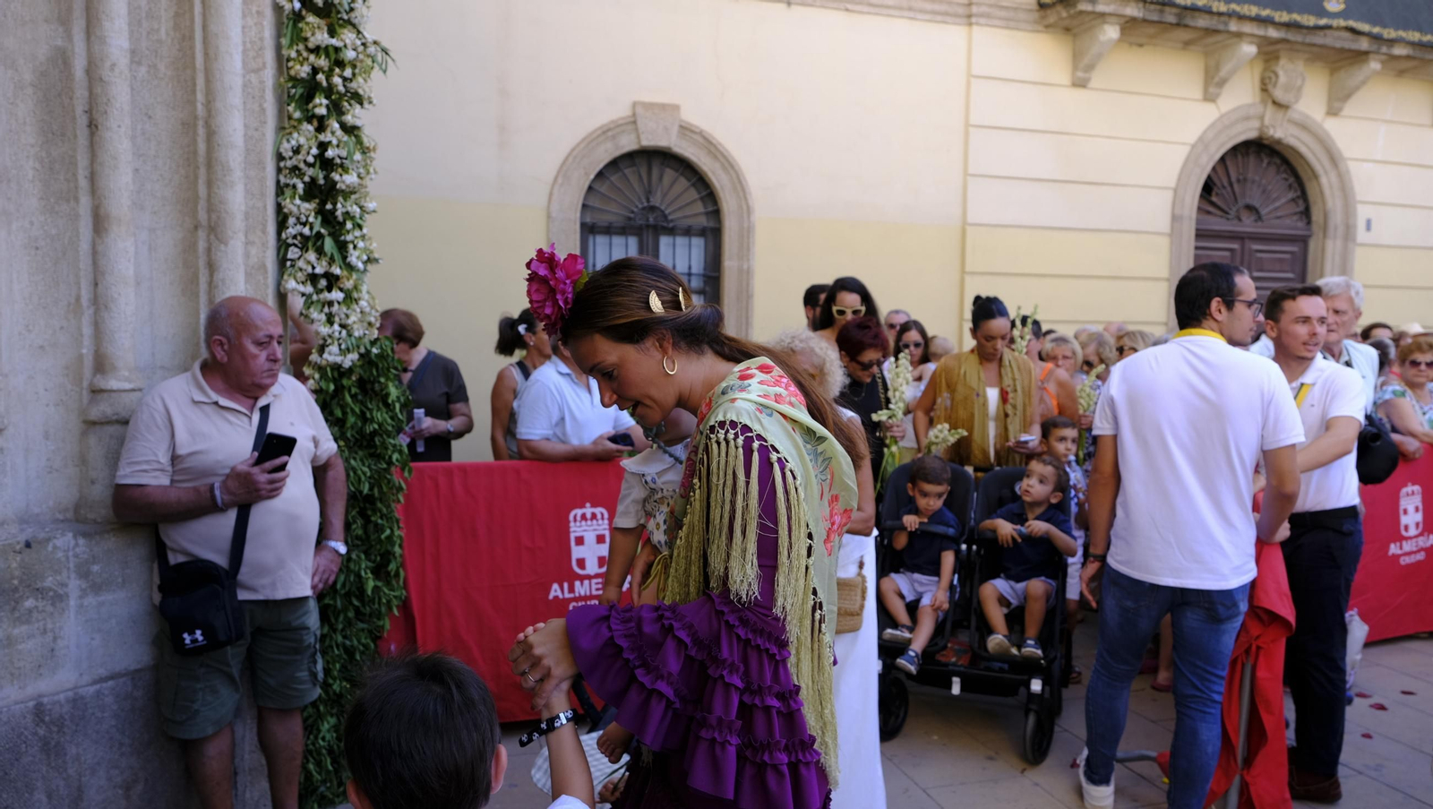 La ofrenda floral a la Virgen del Mar en la Feria de Almería 2025, en imágenes