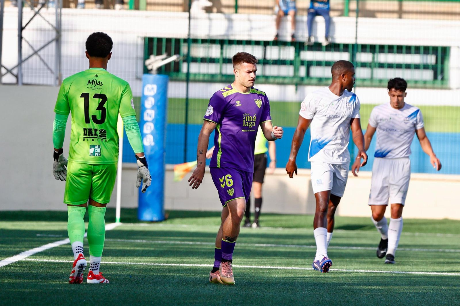 Loren, Chupete, Izan Merino, mucha afición... El Atlético Malagueño, apoyado en Mijas