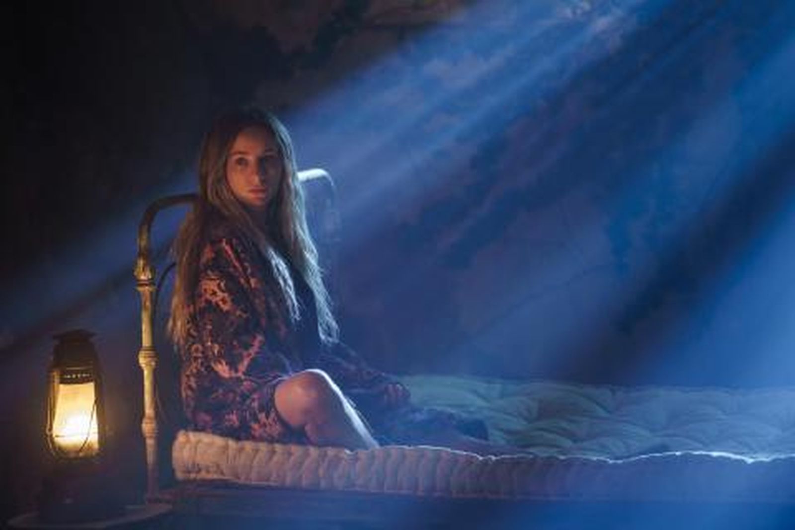 Una inquietante imagen de 'Feria: la luz más oscura', serie de Netflix