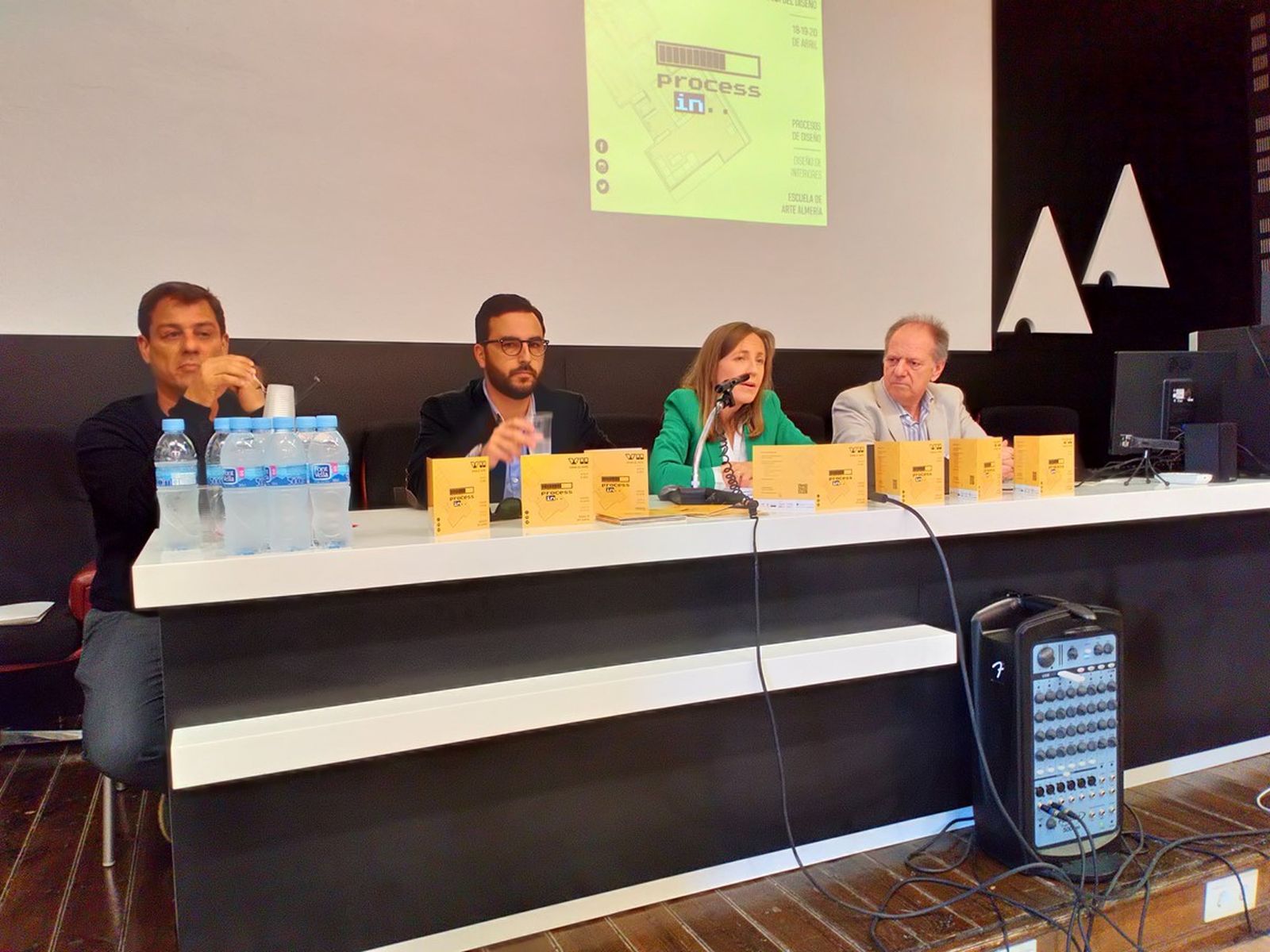 Inauguración de la VII Semana del Diseño en la escuela de Arte de la capital.