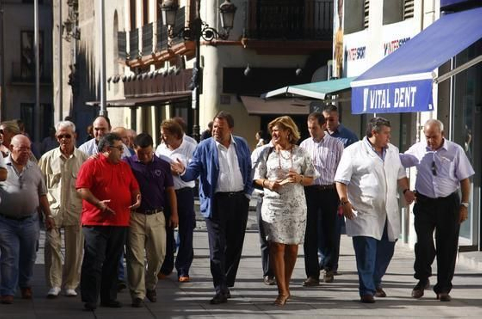 El alcalde de Sevilla, Alfredo Sánchez Monteseirín, durante su visita al nuevo mercado de la Encarnación.

Foto: Victoria Hidalgo