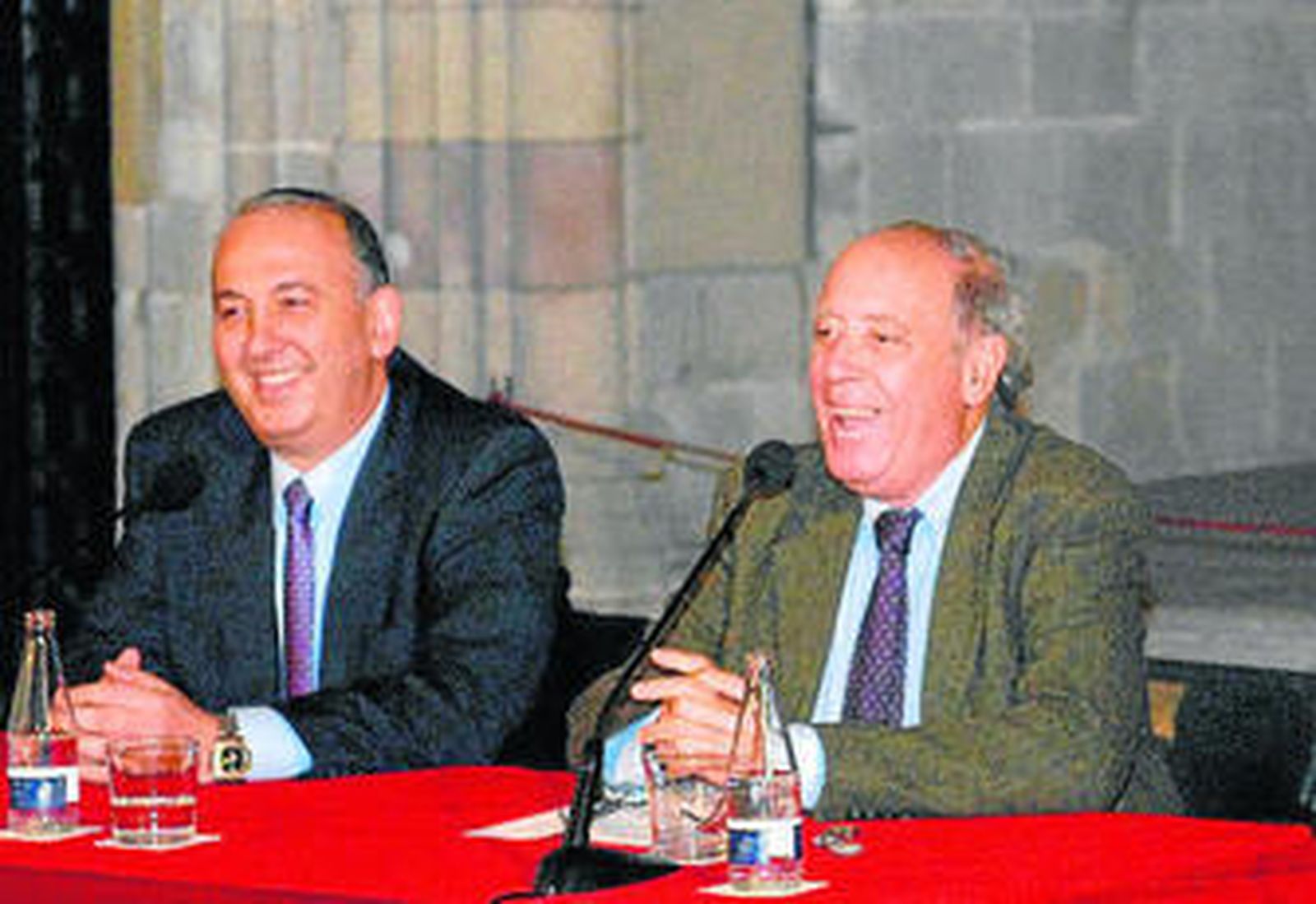 Jesús Núñez y Gabriel Cardona, en una mesa redonda en Barcelona.