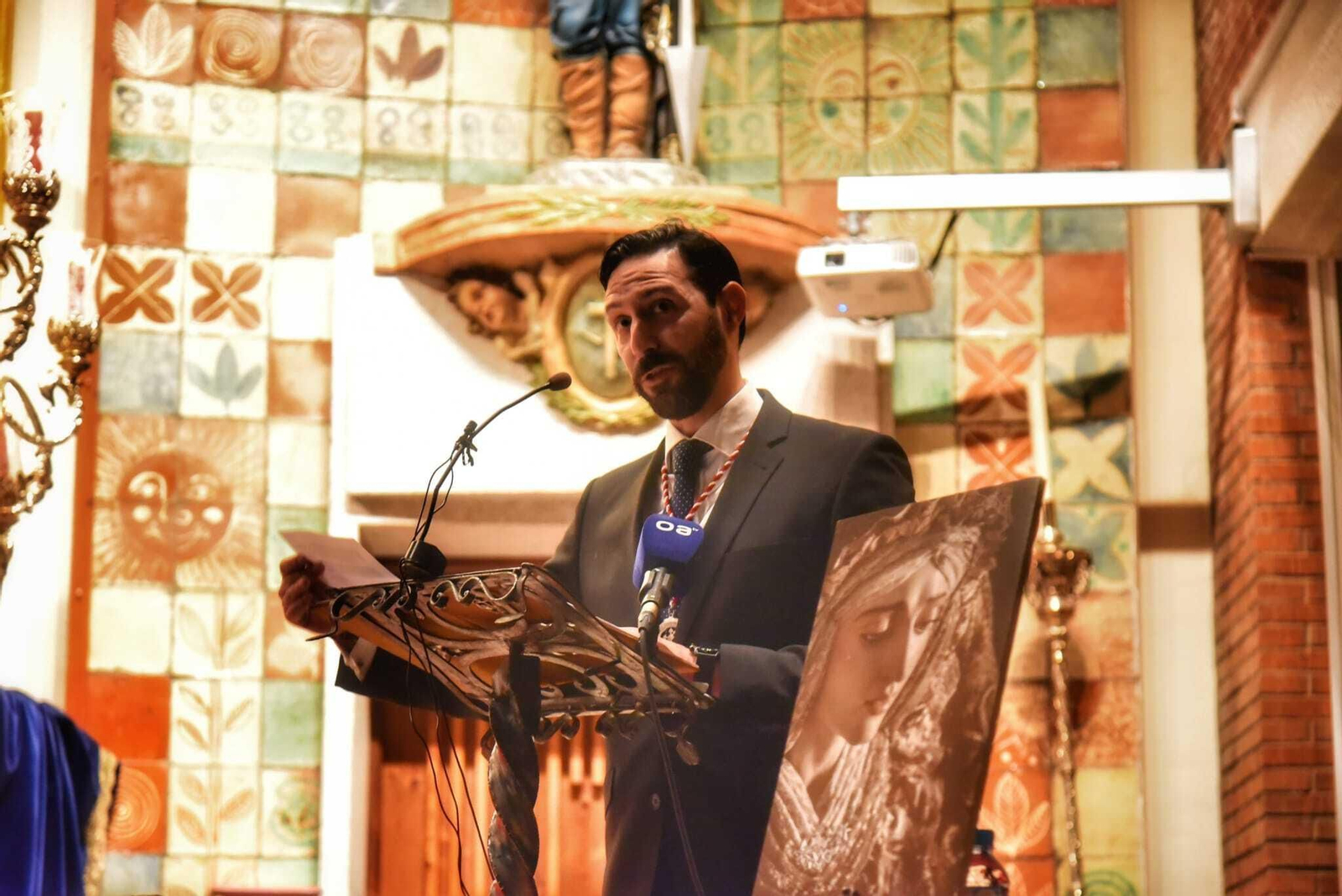 Félix Gálvez durante la lectura del pregón del costalero en Algeciras.