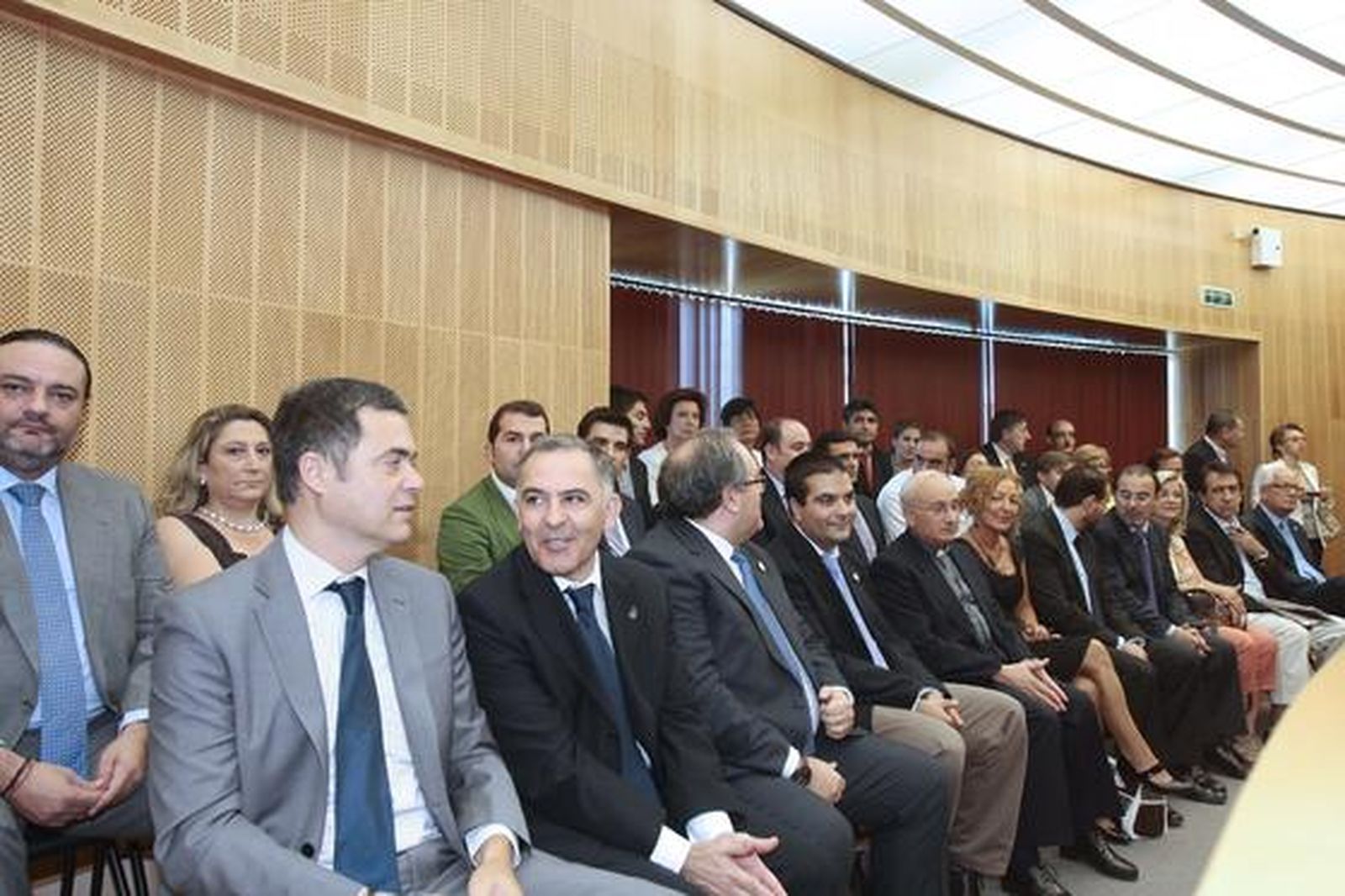 Sebastián Pérez es investido como nuevo presidente de la Diputación de Granada


Foto: Mar?de la Cruz