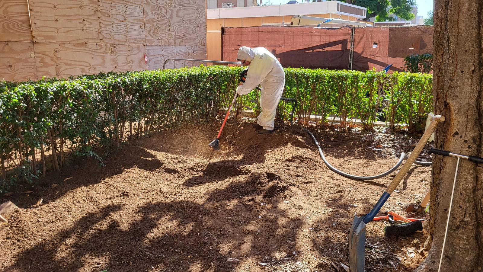 La inyección de aire comprimido en el terreno.