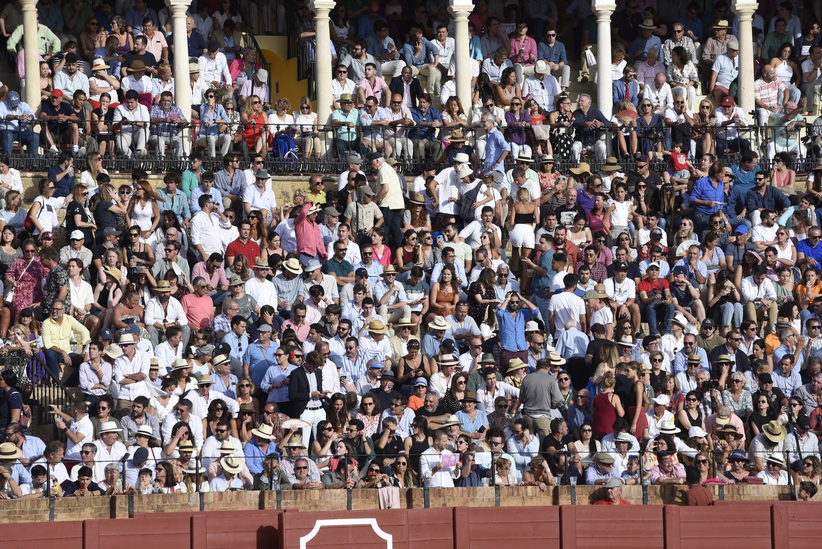 Búscate en la tercera corrida de toros de la Feria de San Miguel de Sevilla