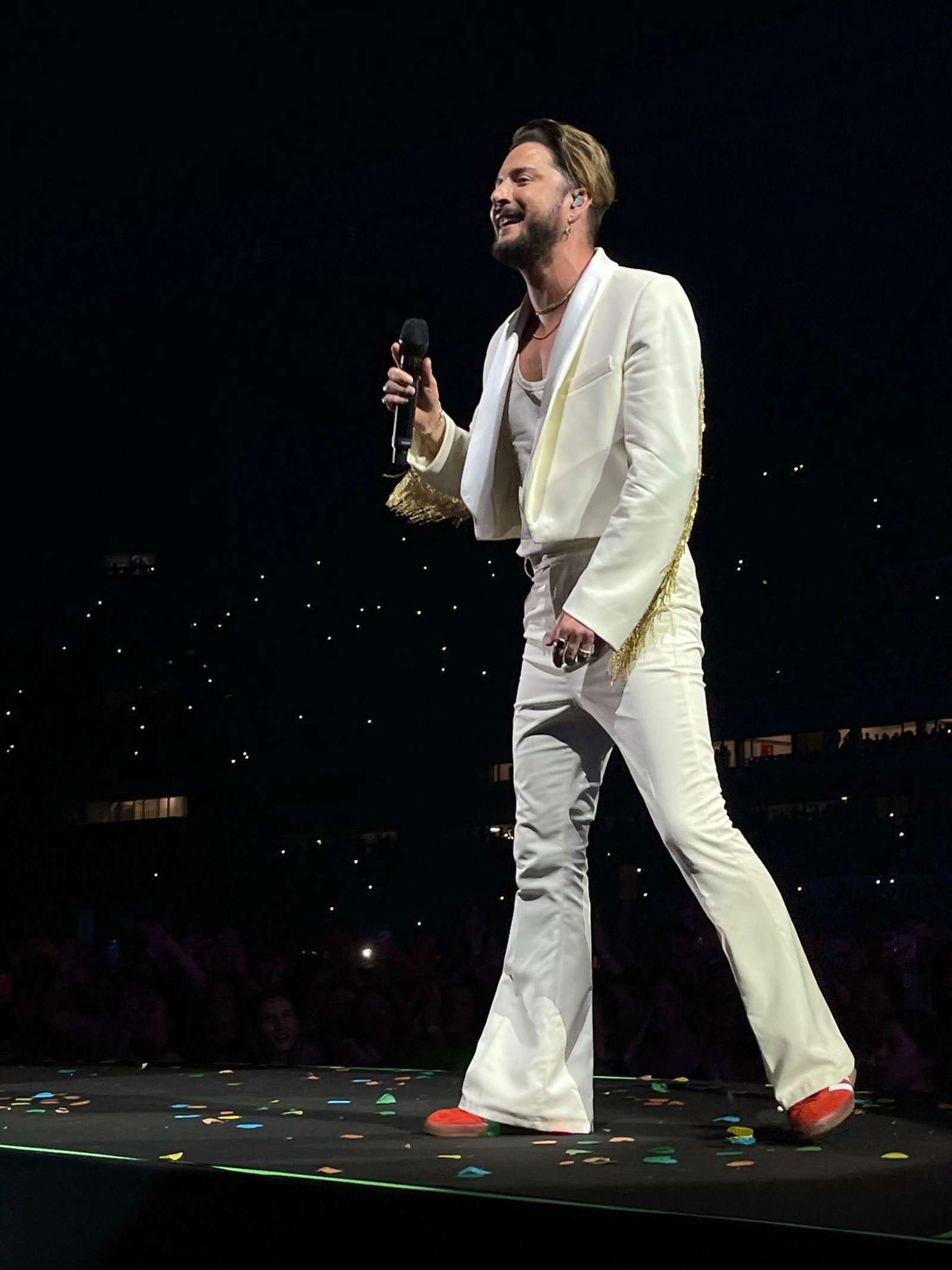 Estos son todos los looks de Manuel Carrasco en su 'Tour Corazón y Flecha' Estos son todos los looks de Manuel Carrasco en su 'Tour Corazón y Flecha'