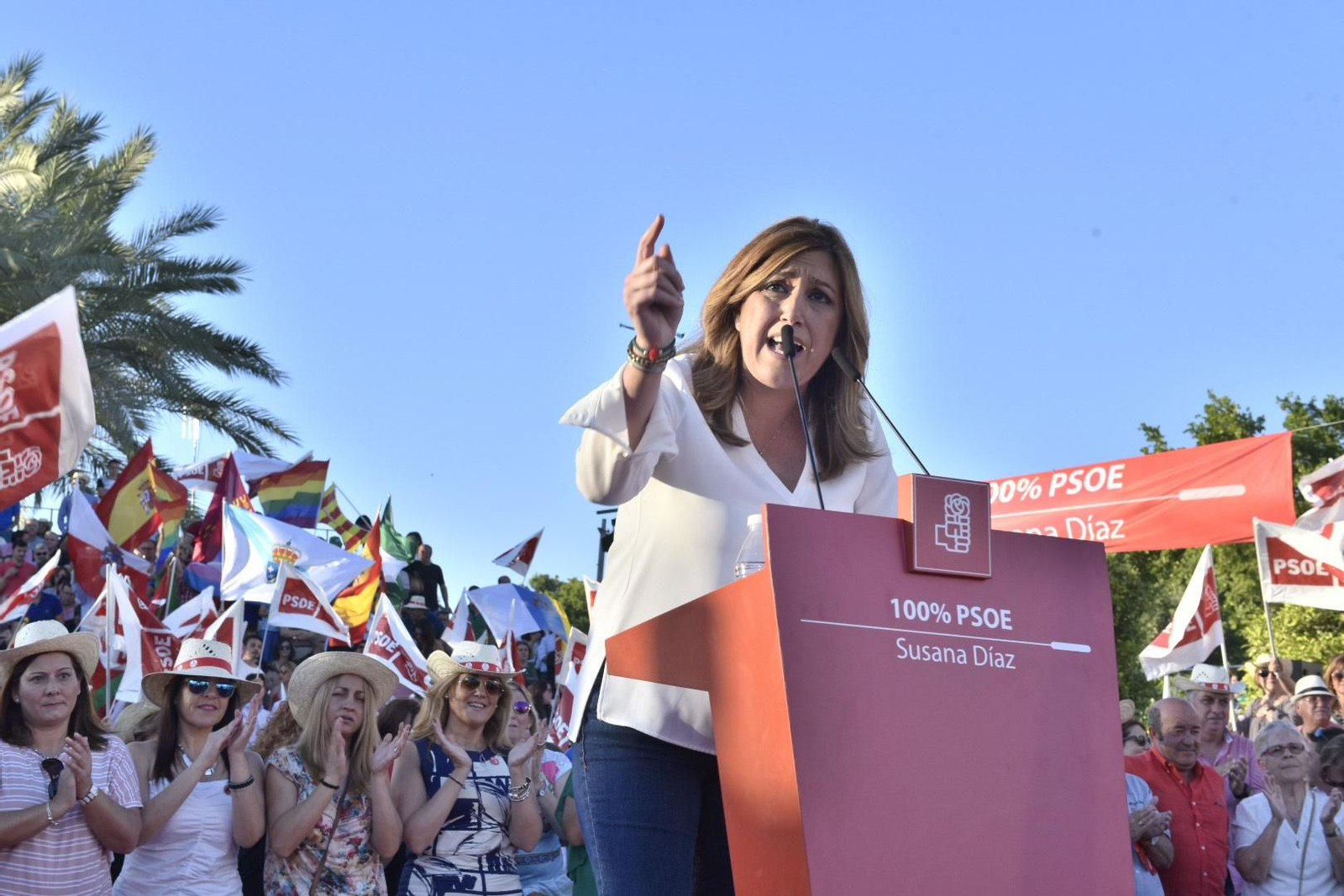 El acto de campaña de Susana Díaz en Sevilla, en imágenes