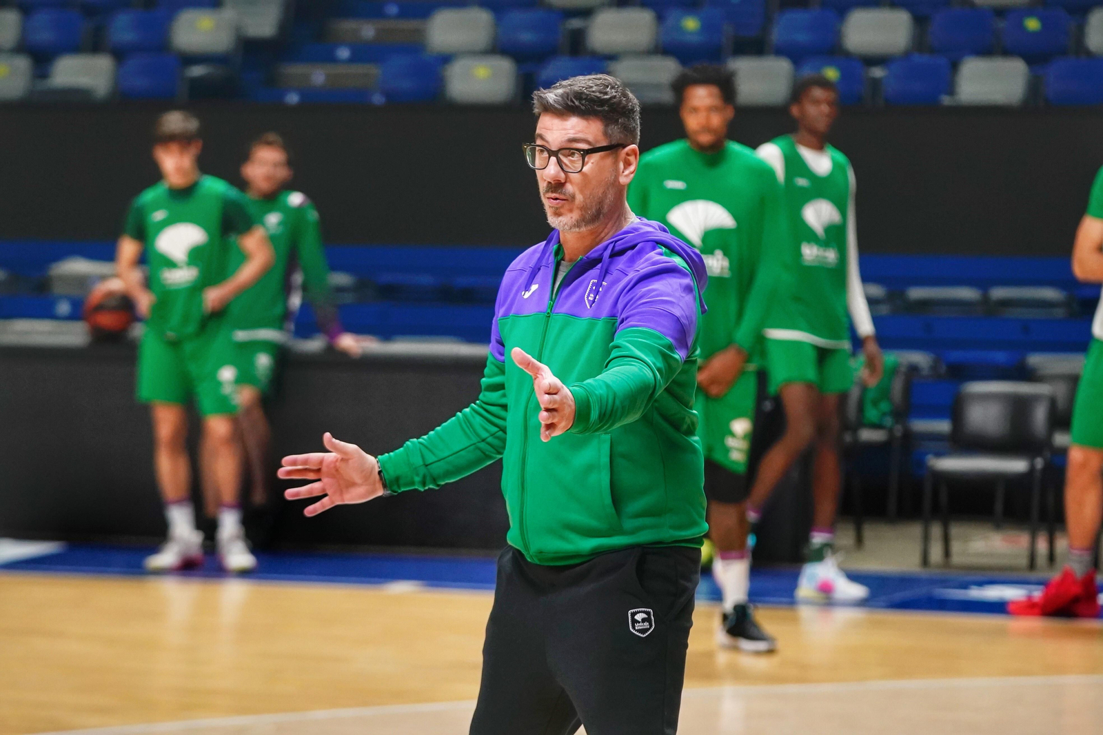 Fotis Katsikaris, en su primer entrenamiento con el Unicaja.