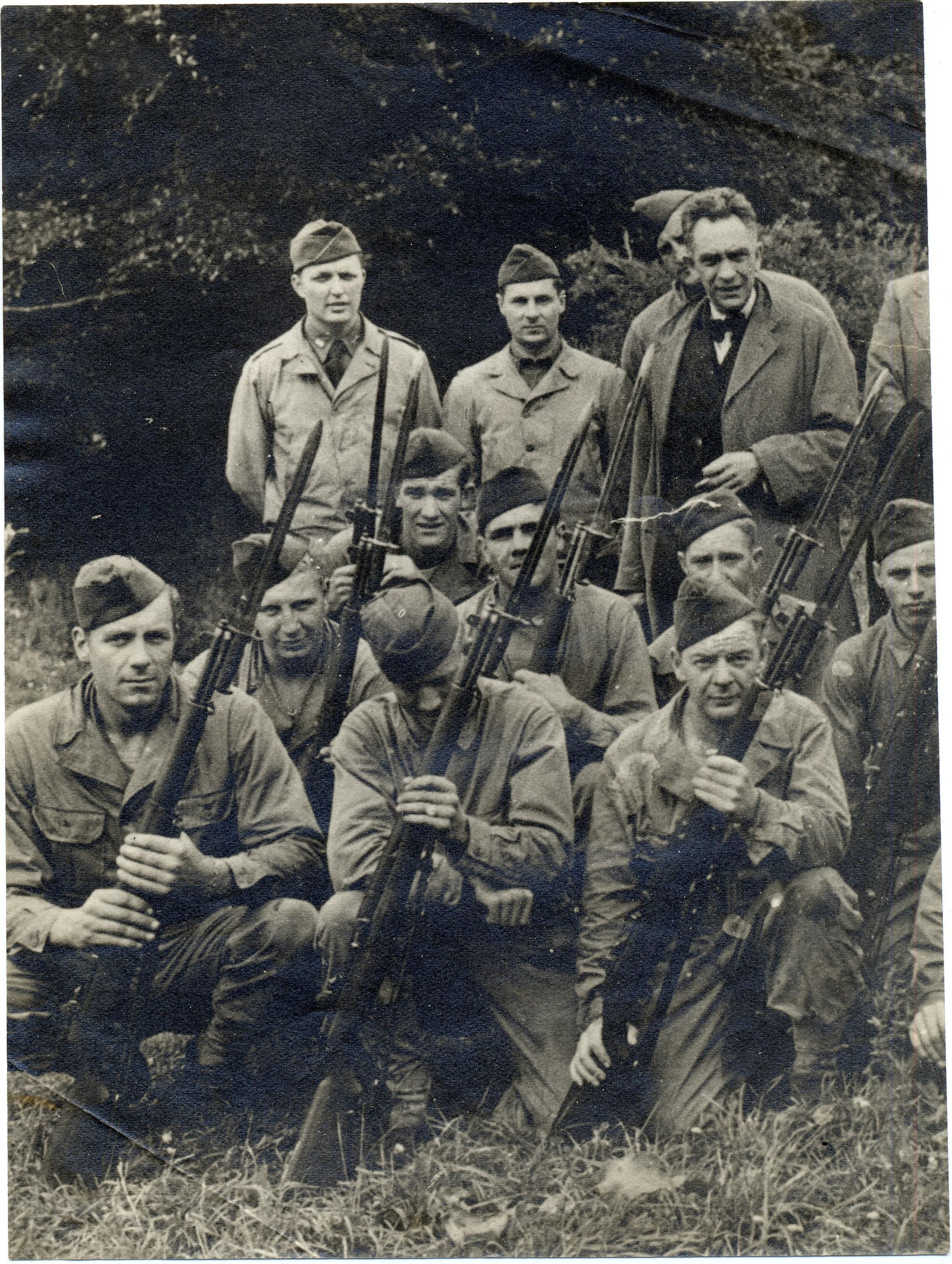 Chaves Nogales con soldados norteamericanos en 1942 en Londres.