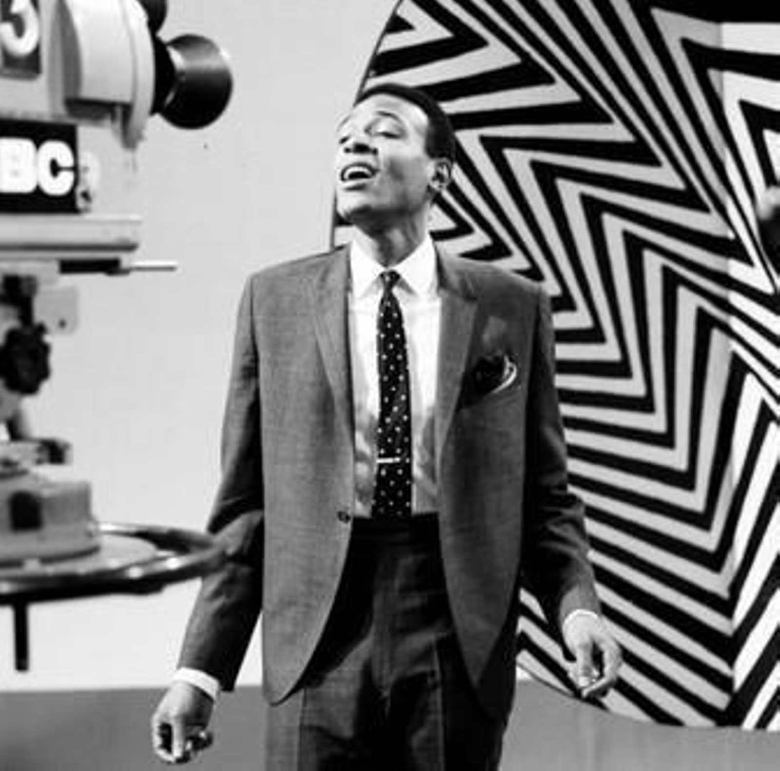 A la izquierda, imagen de un jovencísimo Marvin Gaye. Arriba, los integrantes de The Temptations y el singular Smokey Robinson. A la derecha, el torrente a la voz y al piano de Stevie Wonder, otro 'fichaje' de Motown.