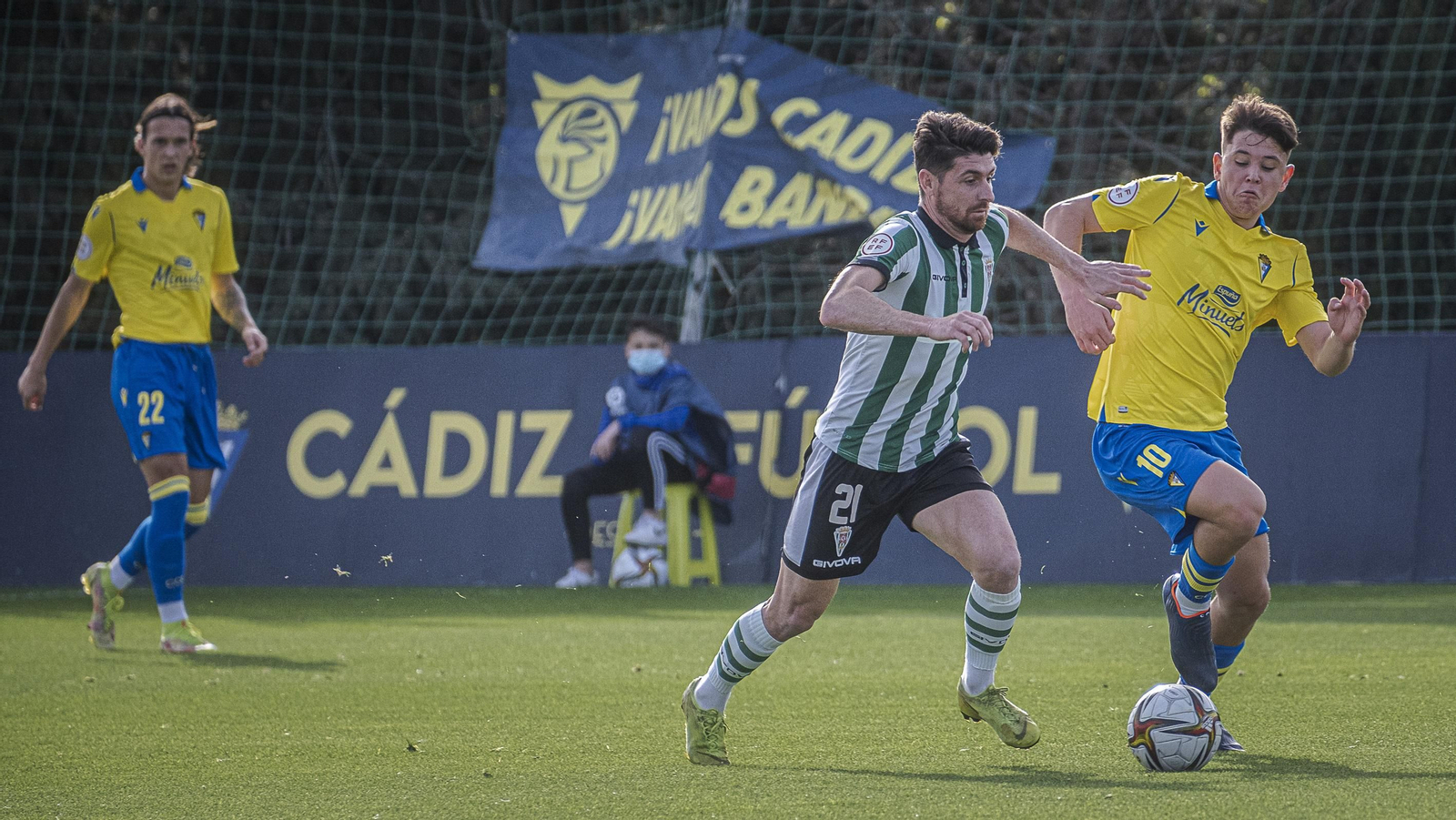 Las imágenes del triunfo del Córdoba CF ante el Cádiz B