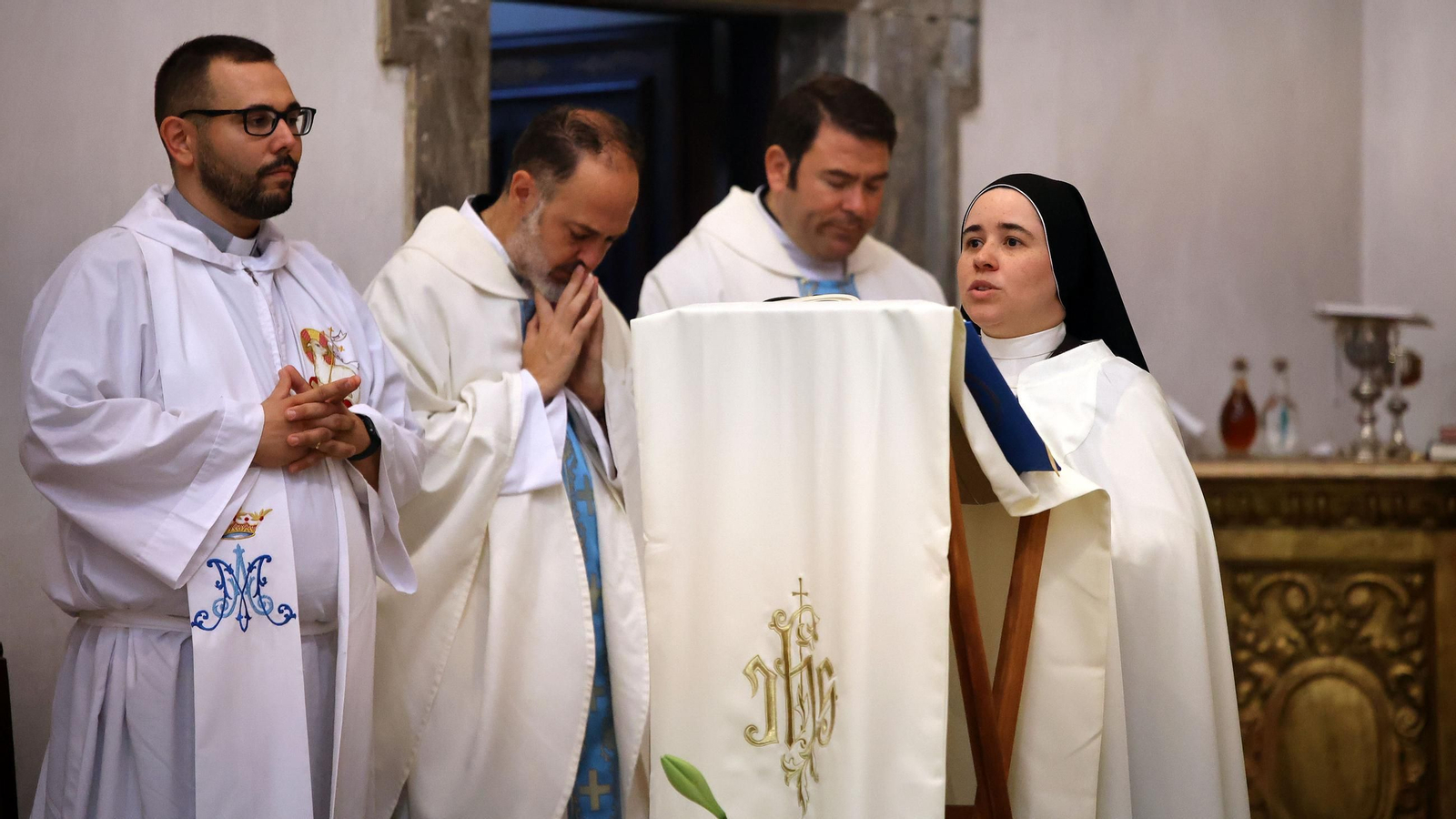 Imágenes de la misa de bienvenida a las hermanas Carmelitas en La Cartuja de Jerez