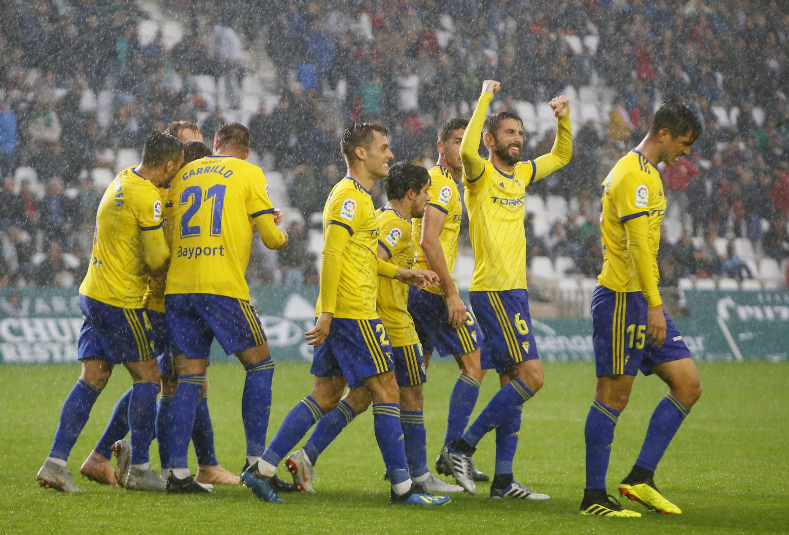 Los jugadores del Cádiz celebran una de las victorias conseguidas en la primera vuelta.