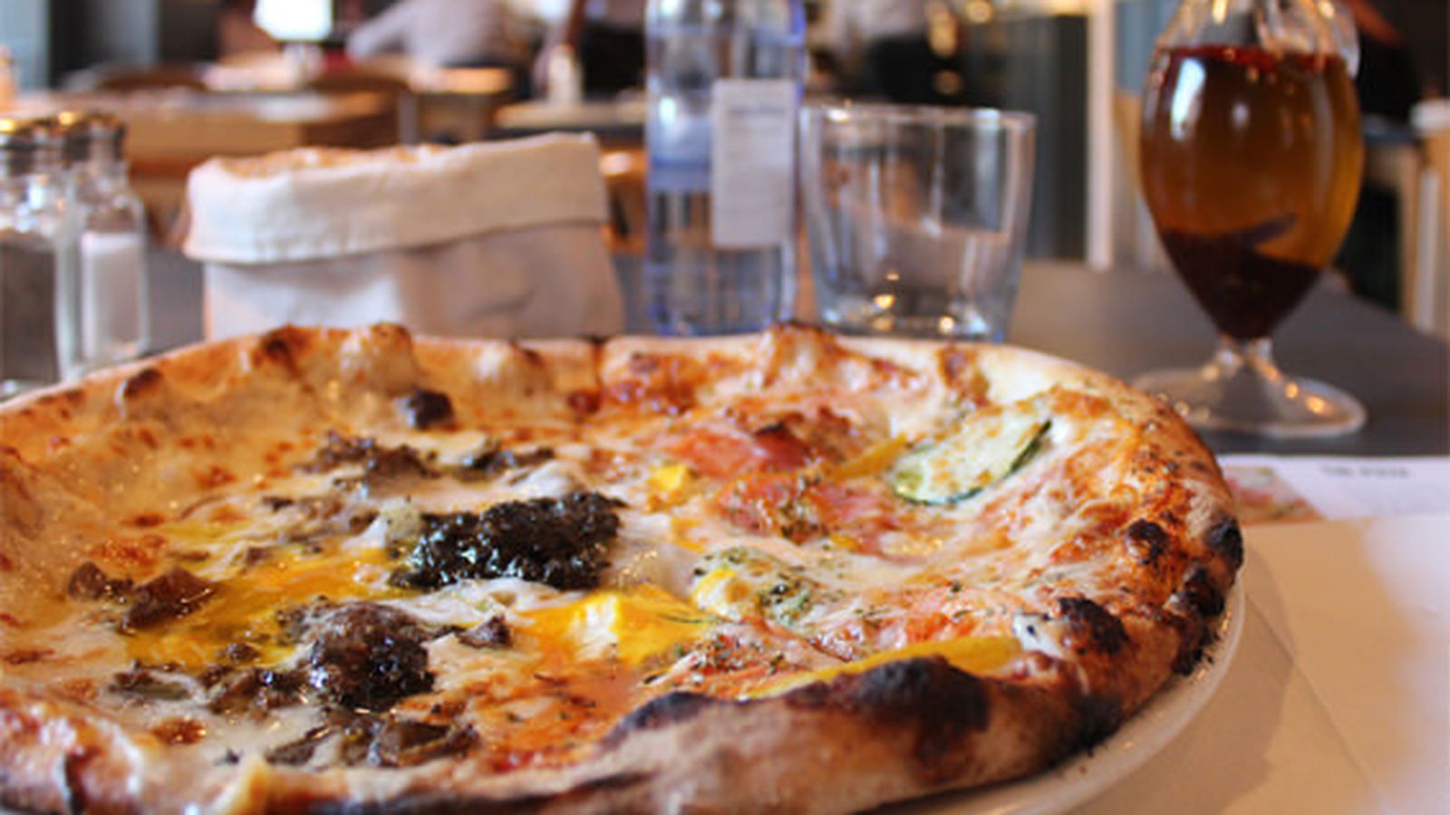 Pizza de Oven Mozzarella Bar.