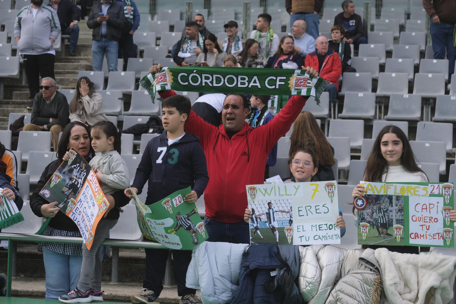 Las imágenes del ambiente en las gradas de El Arcángel en el Córdoba CF - Linares