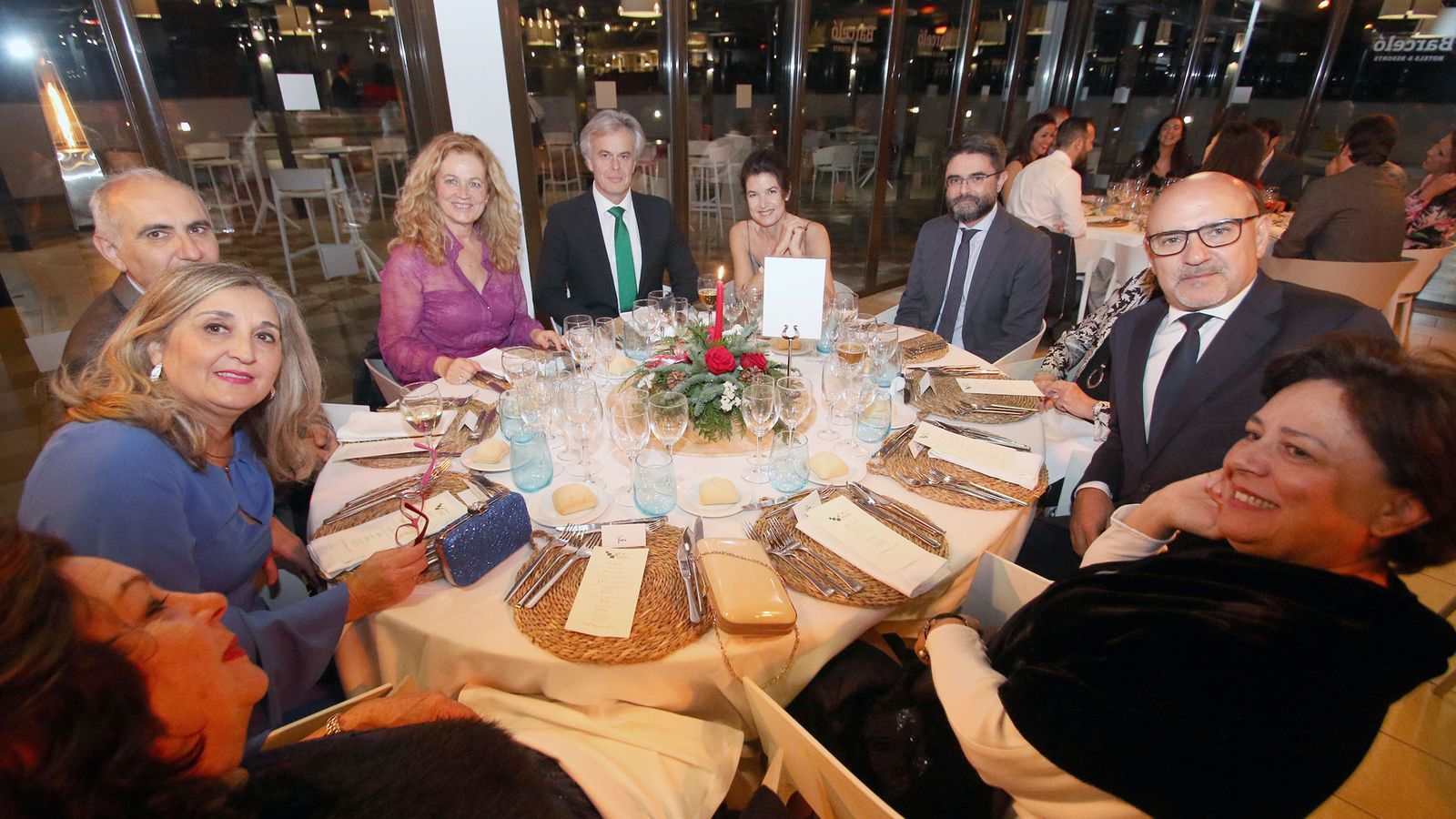 Mesa presidencial encabezada por María Zamora y Paco Castillo.