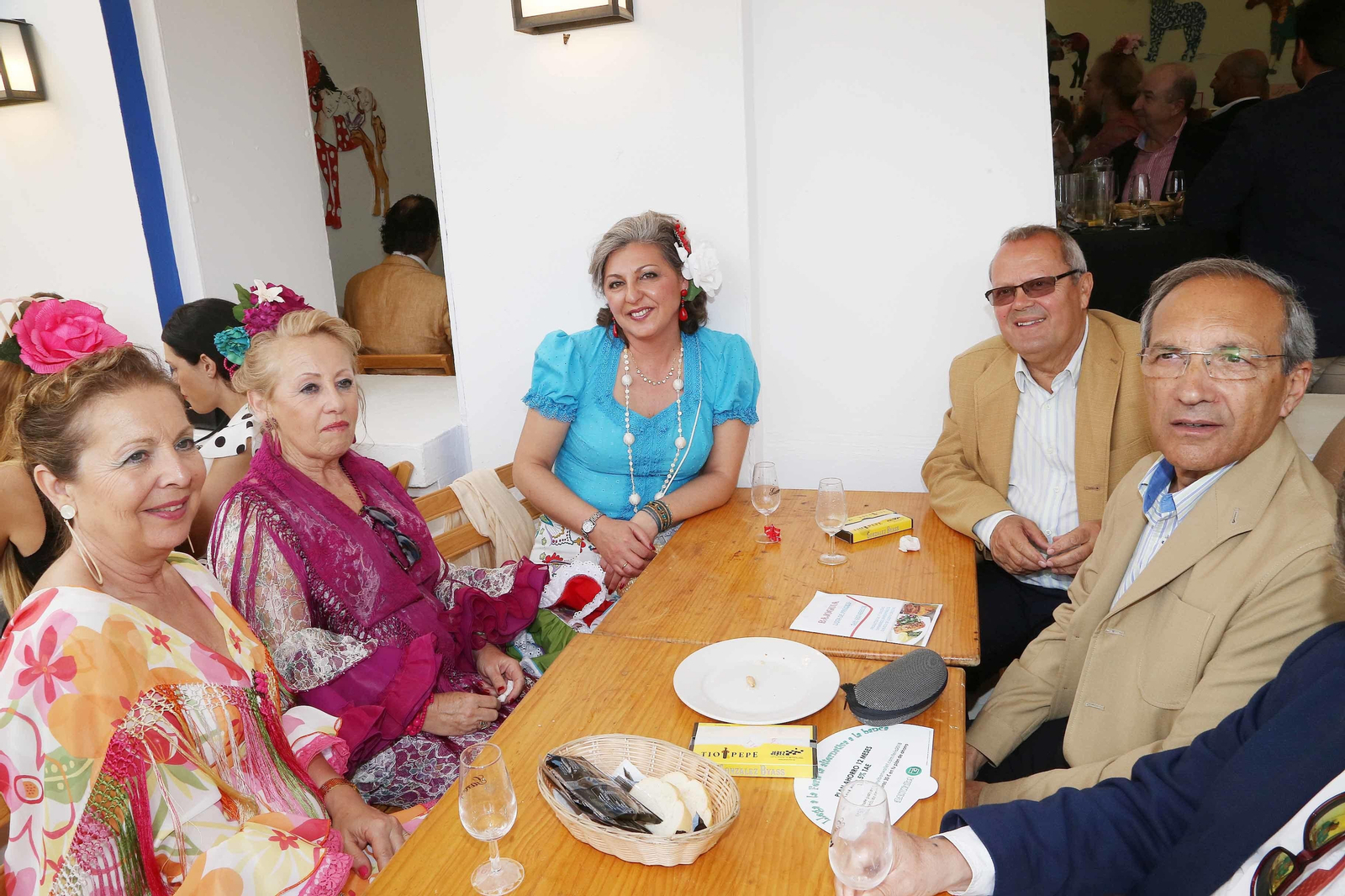 Francisco Bernal y su mujer Leonor con Diego García y Pilar María, disfrutando de la caseta de Diario de Jerez.