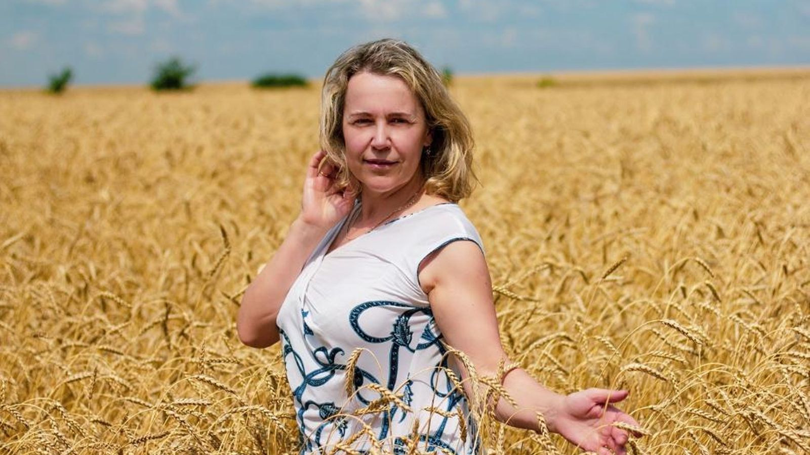 Mujer en un cultivo.