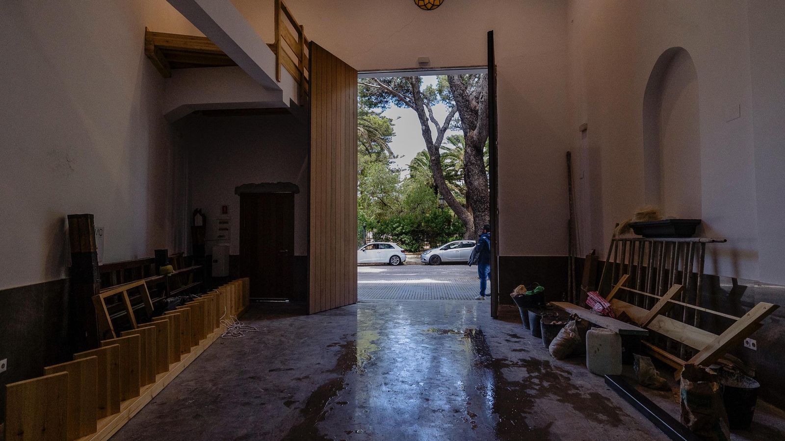 En la capilla del Caído, frente al Parque Genovés, ya se está trabajando para recuperar el culto.