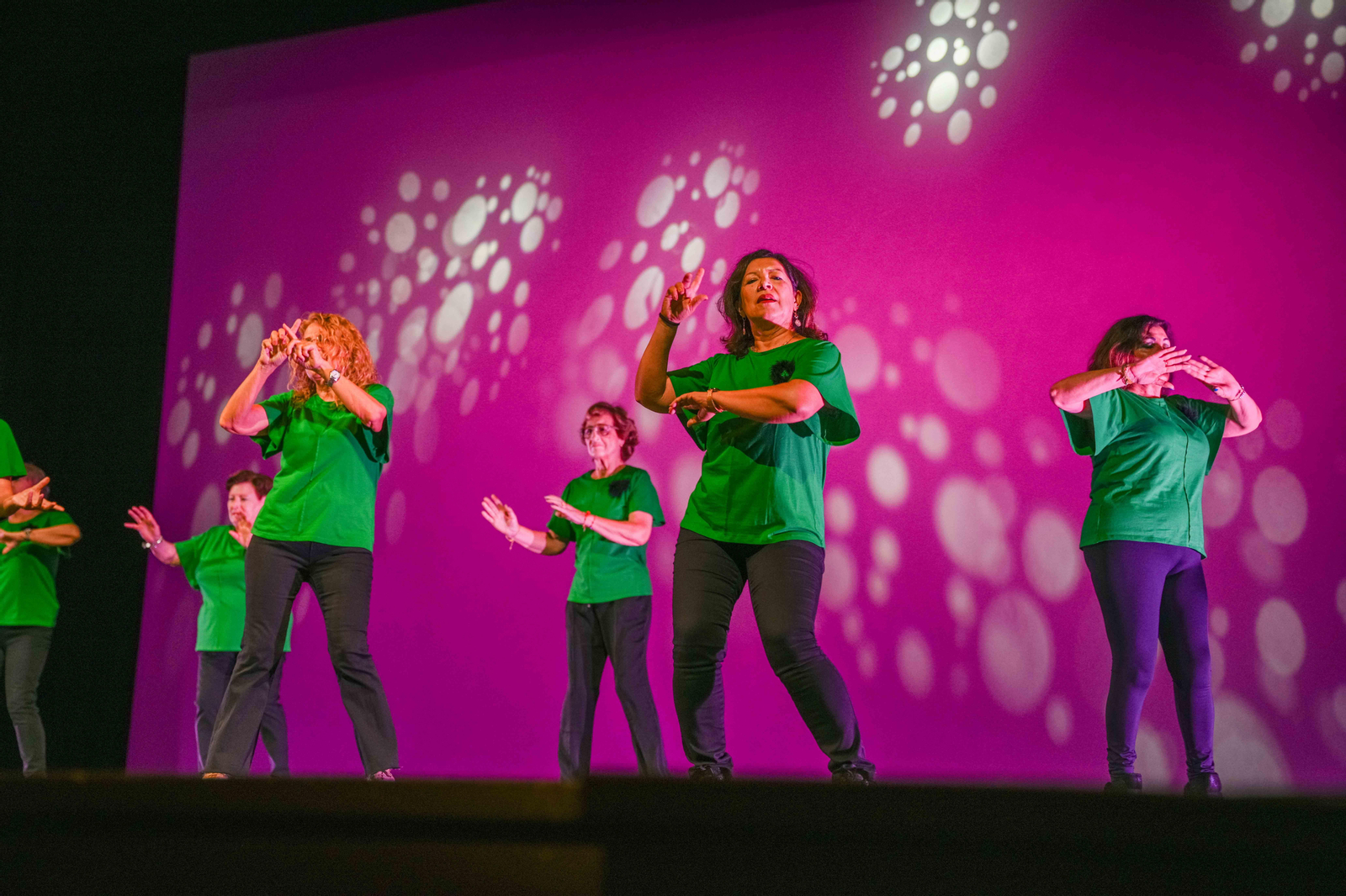 Imágenes de la gala de clausura de los talleres de mayores de Almería