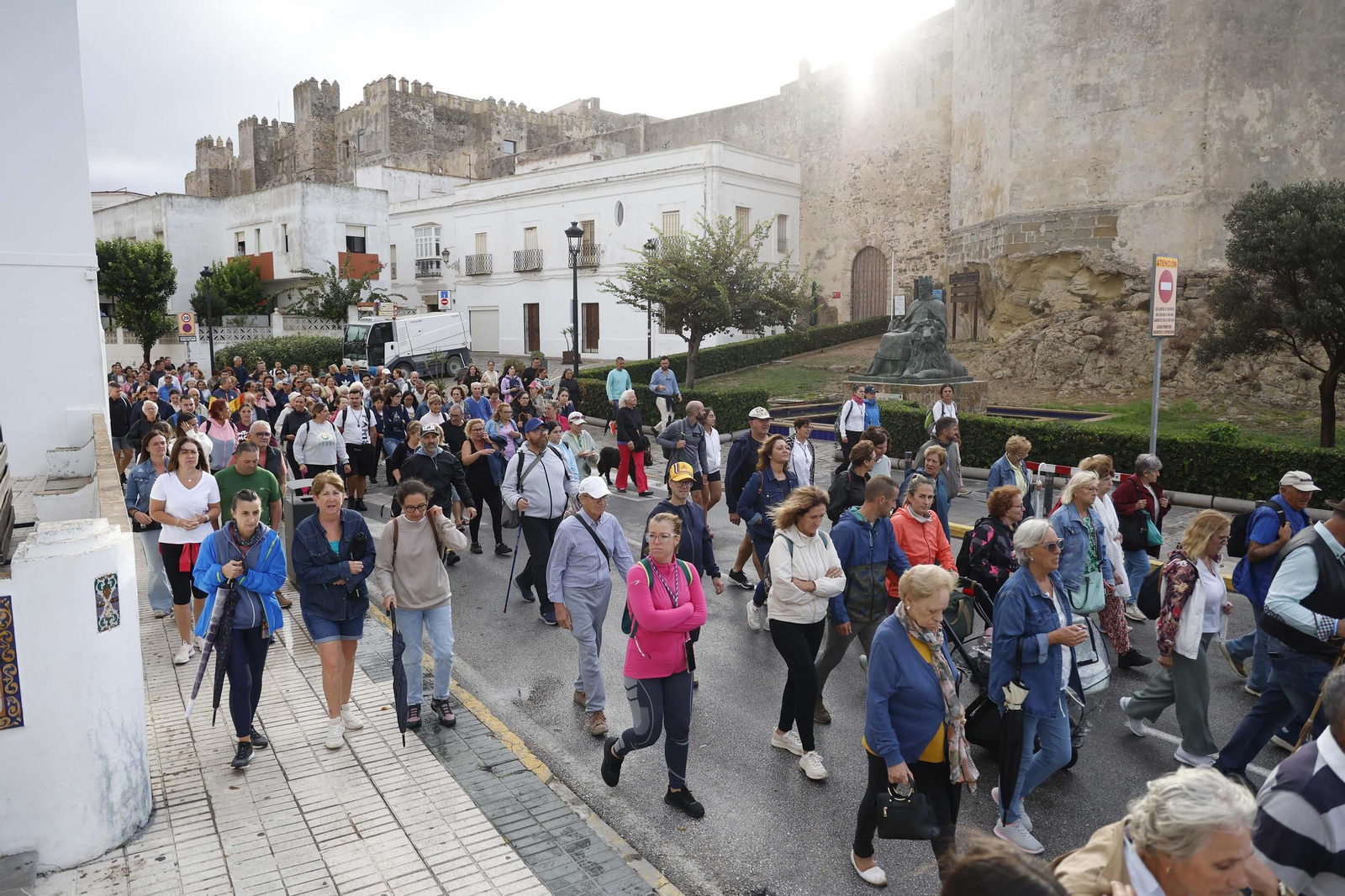 La Virgen de la Luz, patrona de Tarifa, regresa a su santuario entre el fervor y la lluvia