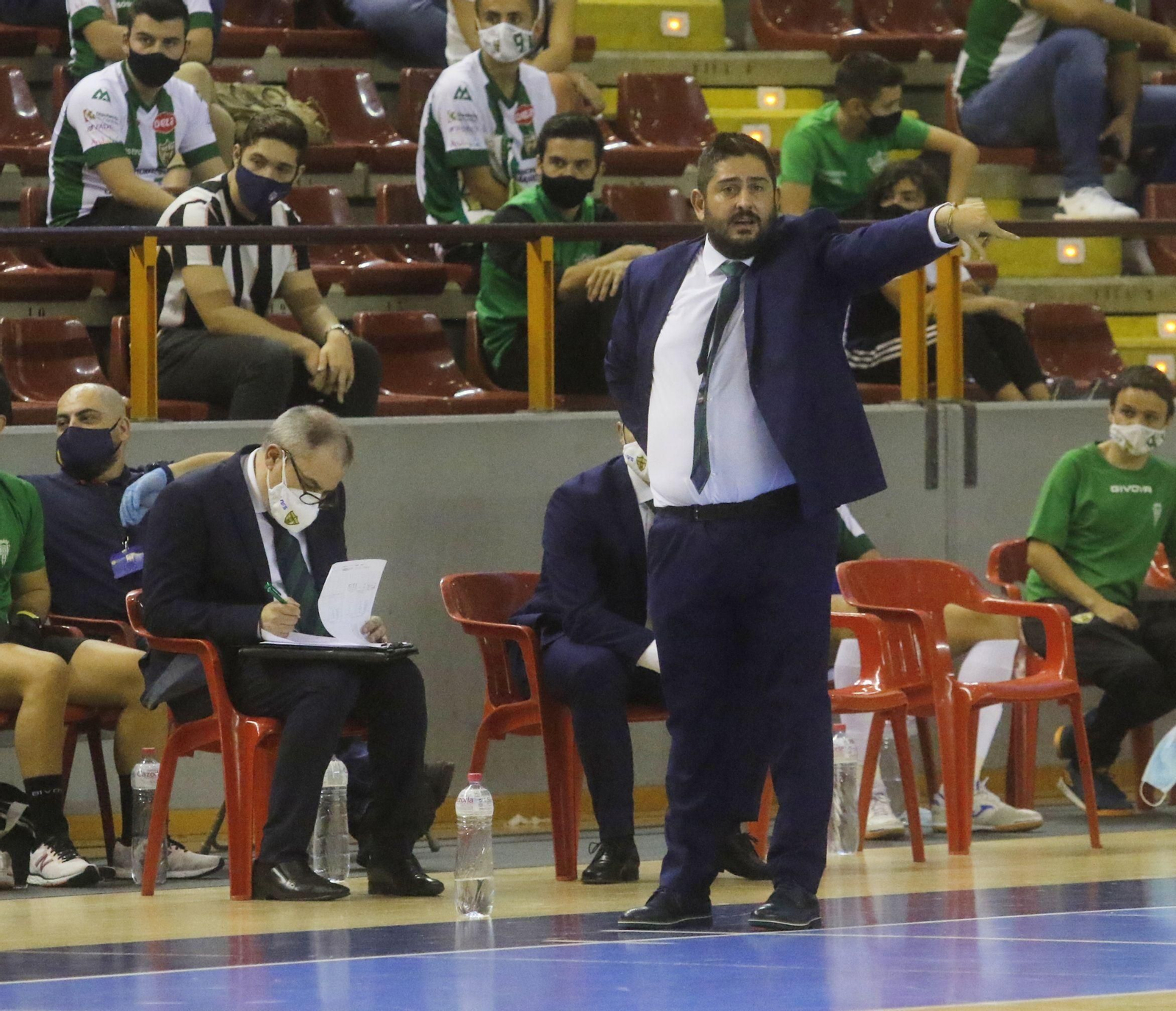 Las fotos del estreno liguero del Córdoba Futsal ante el Burela