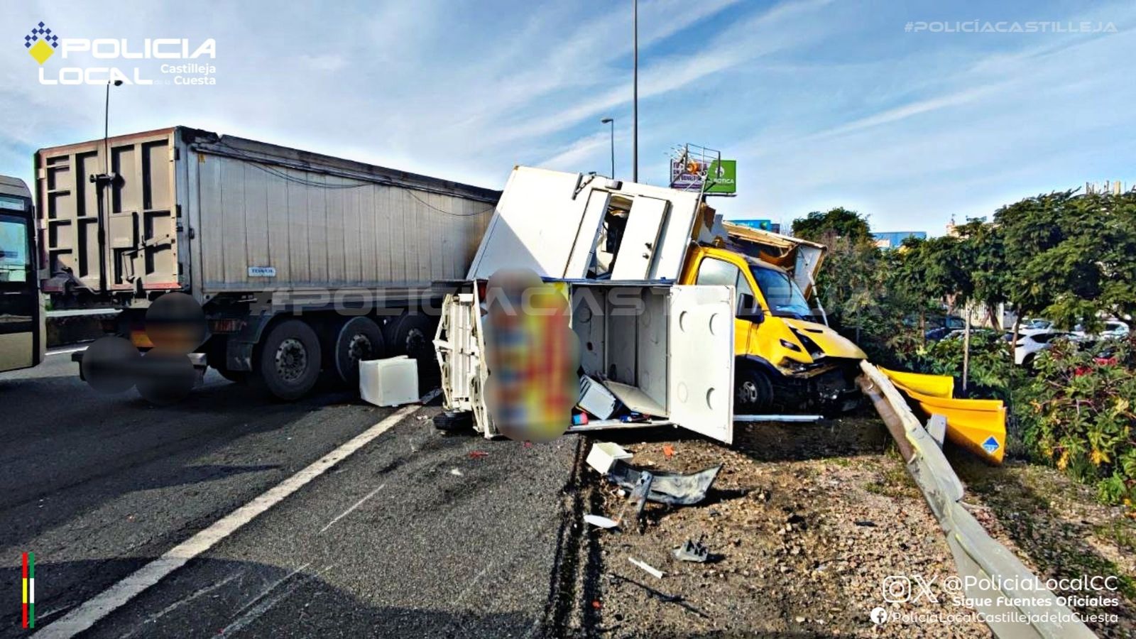 Un aparatoso accidente colapsa la A-49 en Sevilla