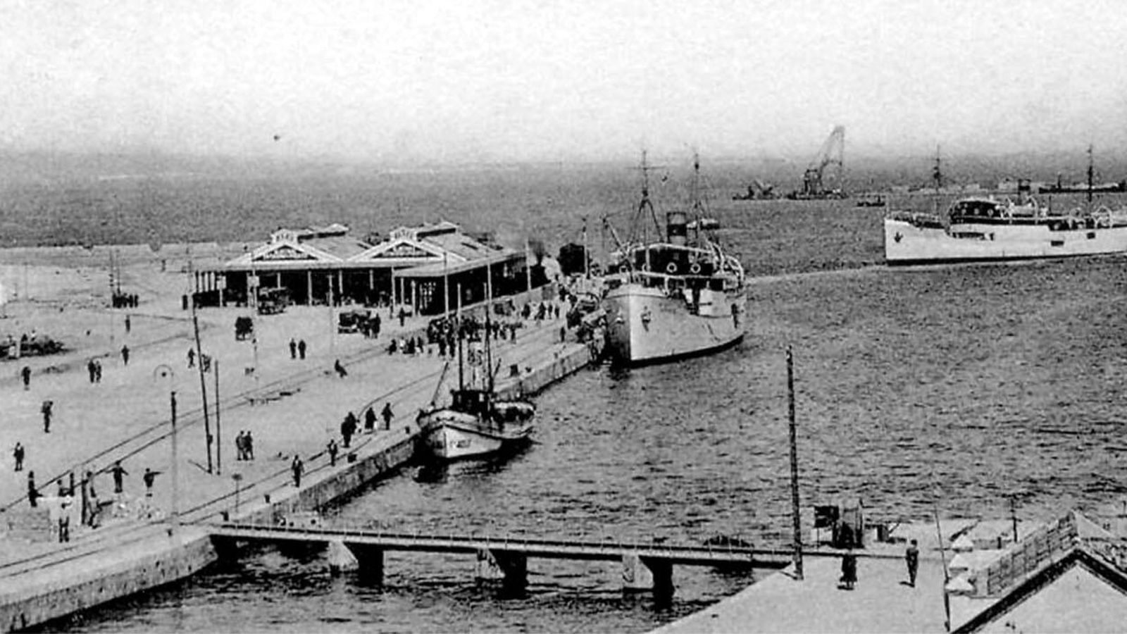 Barcos de pasajeros en el Puerto de Algeciras.