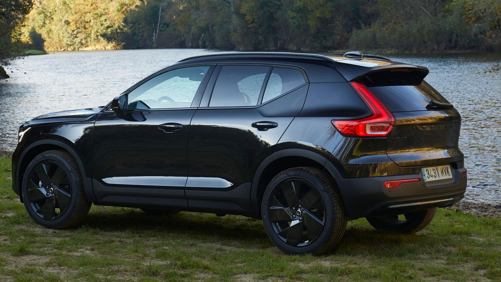 La diferencia de potencia entre las versiones B3 y B4 del XC40 se explica, exclusivamente, por la distinta electrónica de cada una de ellas. En los dos casos, la tracción es siempre delantera. La diferencia de potencia entre las versiones B3 y B4 del XC40 se explica, exclusivamente, por la distinta electrónica de cada una de ellas. En los dos casos, la tracción es siempre delantera.