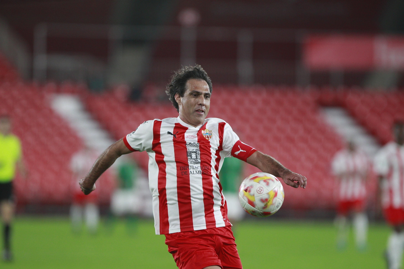 Imágenes del partido homenaje al 'eterno' capitán de la U.D. Almería, José Ortiz