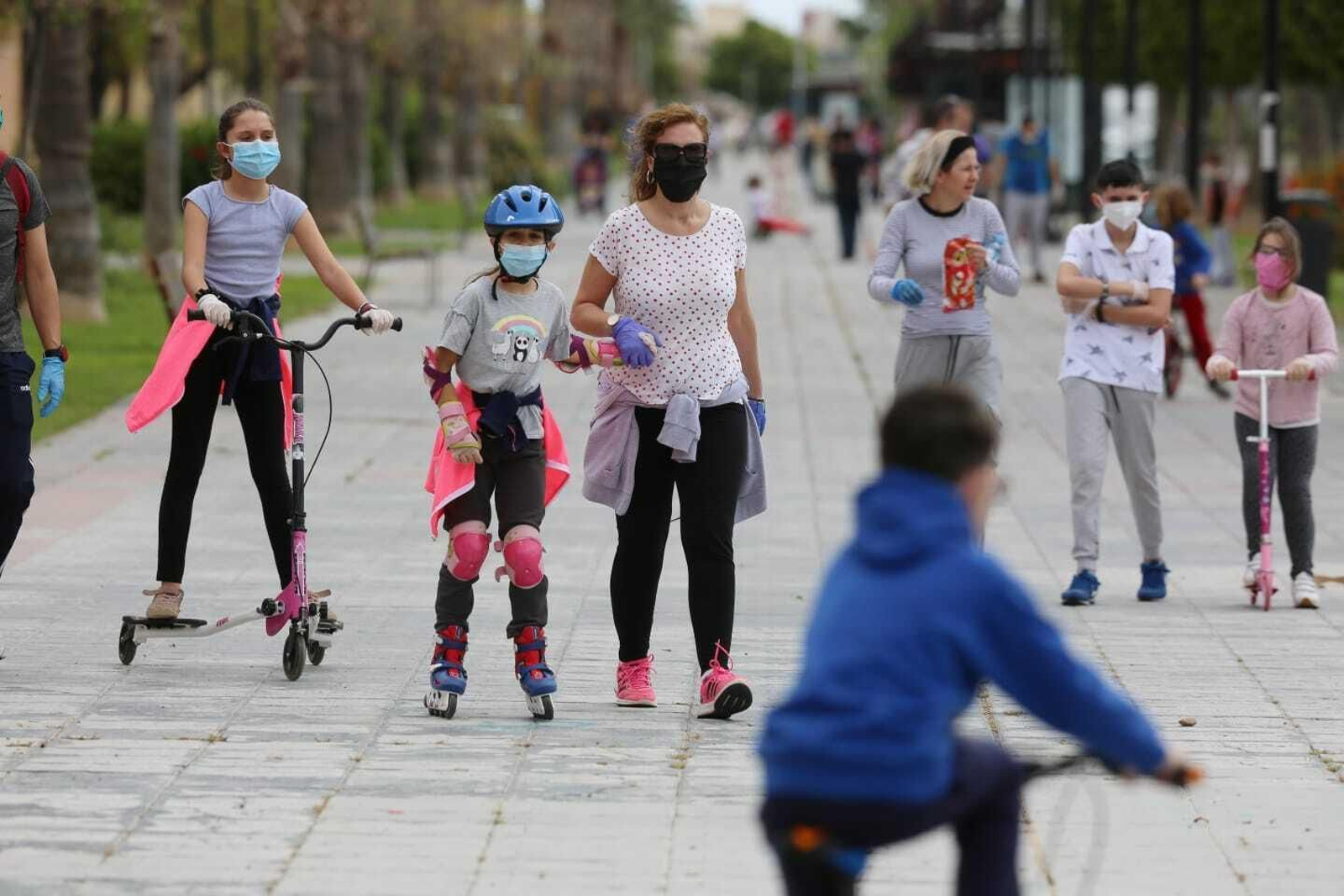 Coronavirus en Málaga: Los niños vuelven a la calle tras un largo confinamiento