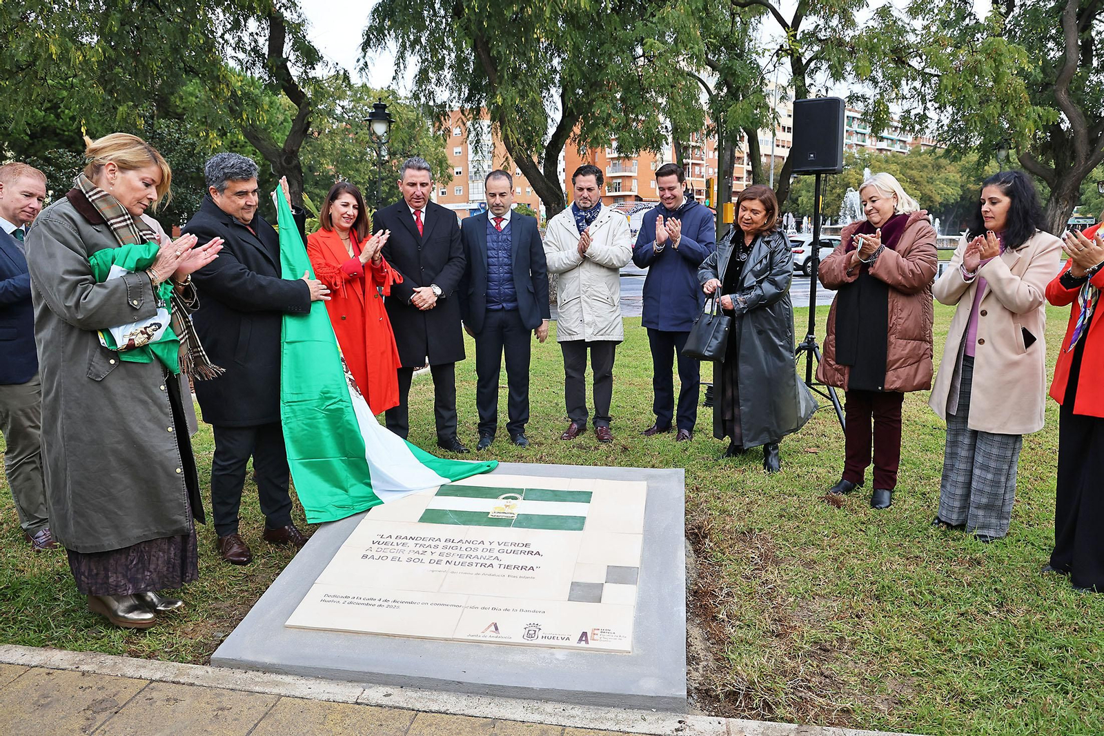 Descubren un azulejo conmemorativo del Día de la Bandera de Andalucía