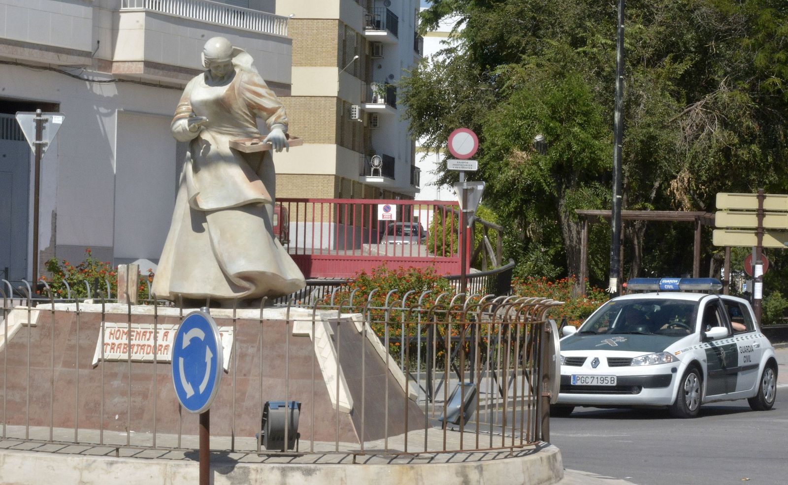 Monumento homenaje a la mujer trabajadora estepeña en Estepa.