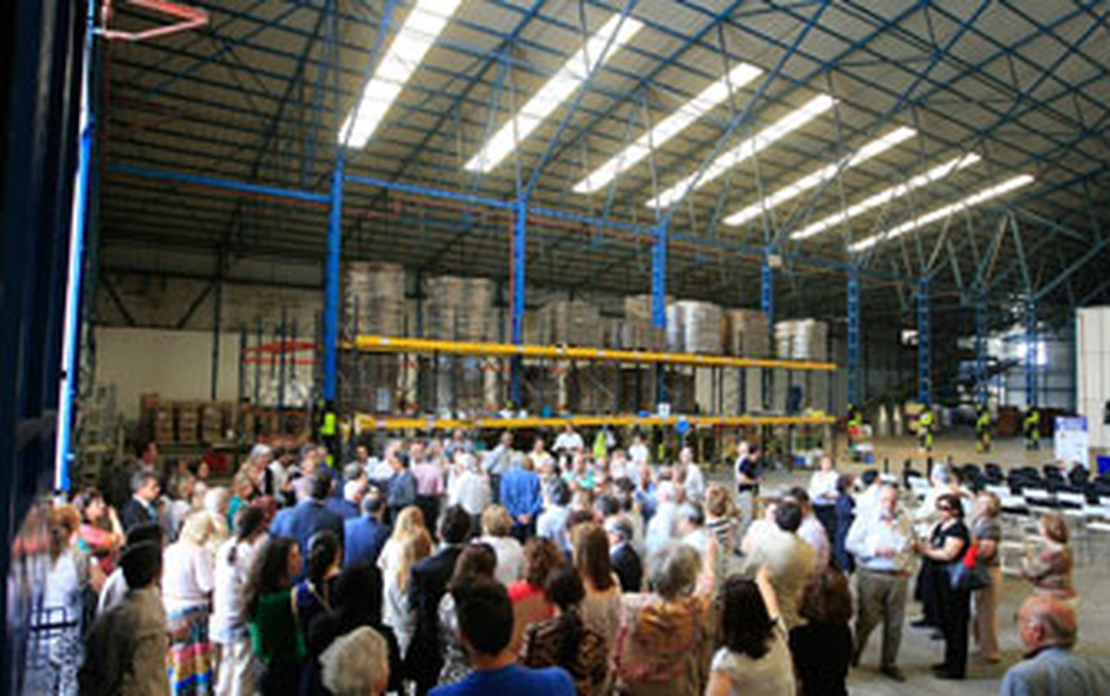 Asistentes ayer al acto en las instalaciones de la antigua azucarera./Juan Carlos Toro