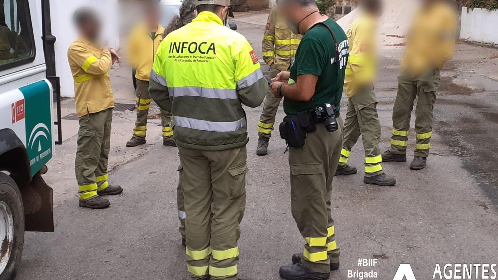 Agentes trabajando en la zona Agentes trabajando en la zona
