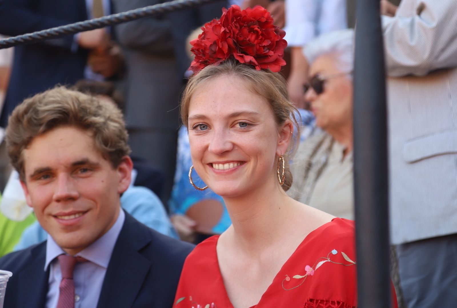 Ambiente en la Puerta del Príncipe en la corrida de Morante de la Puebla, Cayetano y Ginés Marín