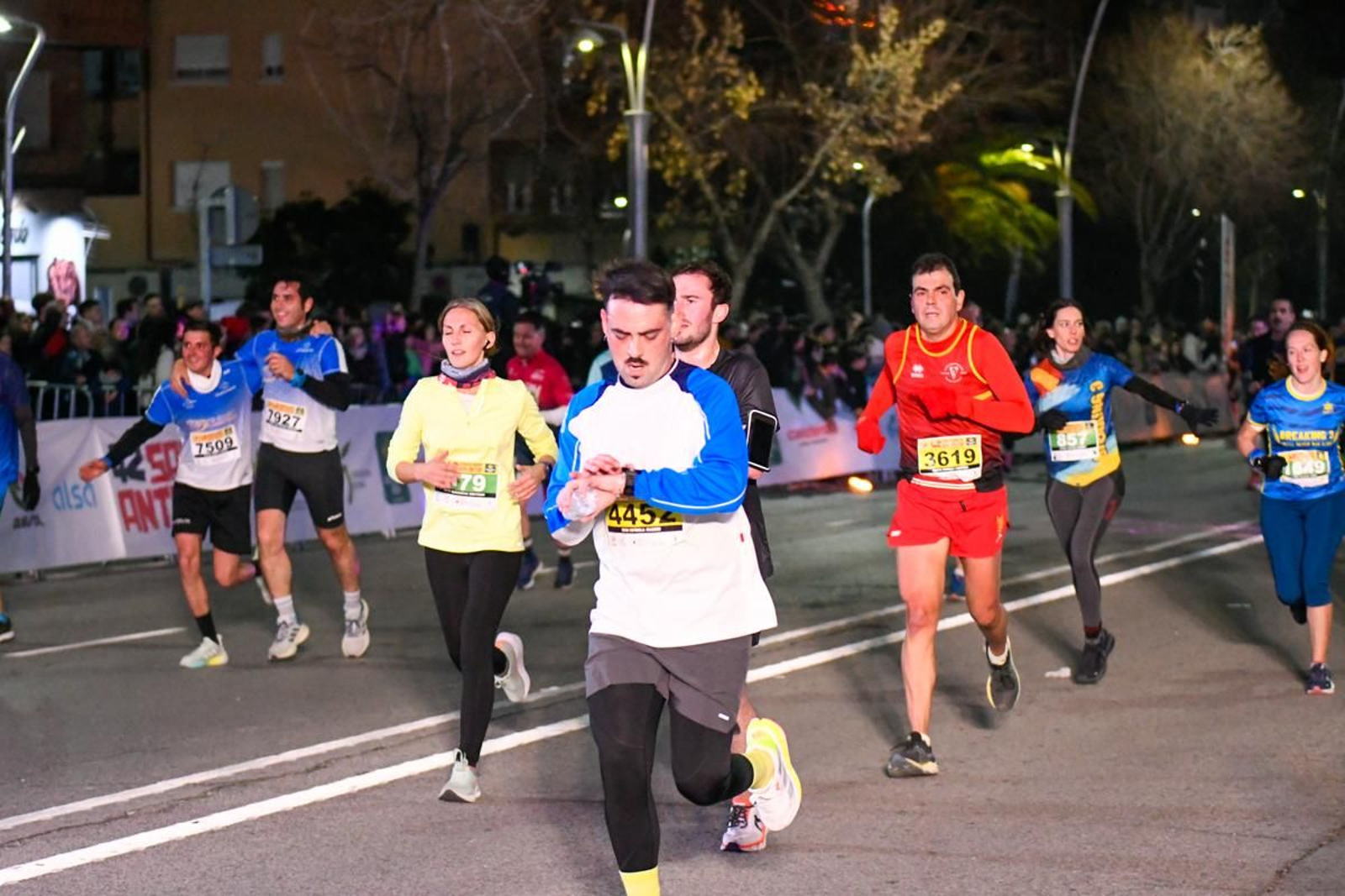 En imágenes: búscate en tu llegada a meta de la Carrera de San Antón 2025 (5)