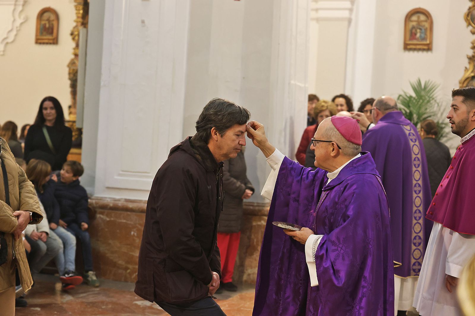 Las fotografías de la Misa de Imposición de Cenizas en la Catedral