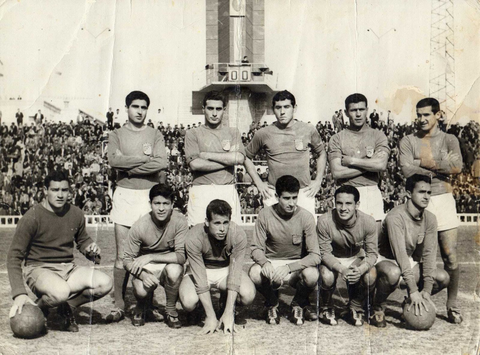 Paquito Moreno, segundo por la derecha agachado, en un once del Xerez CD.